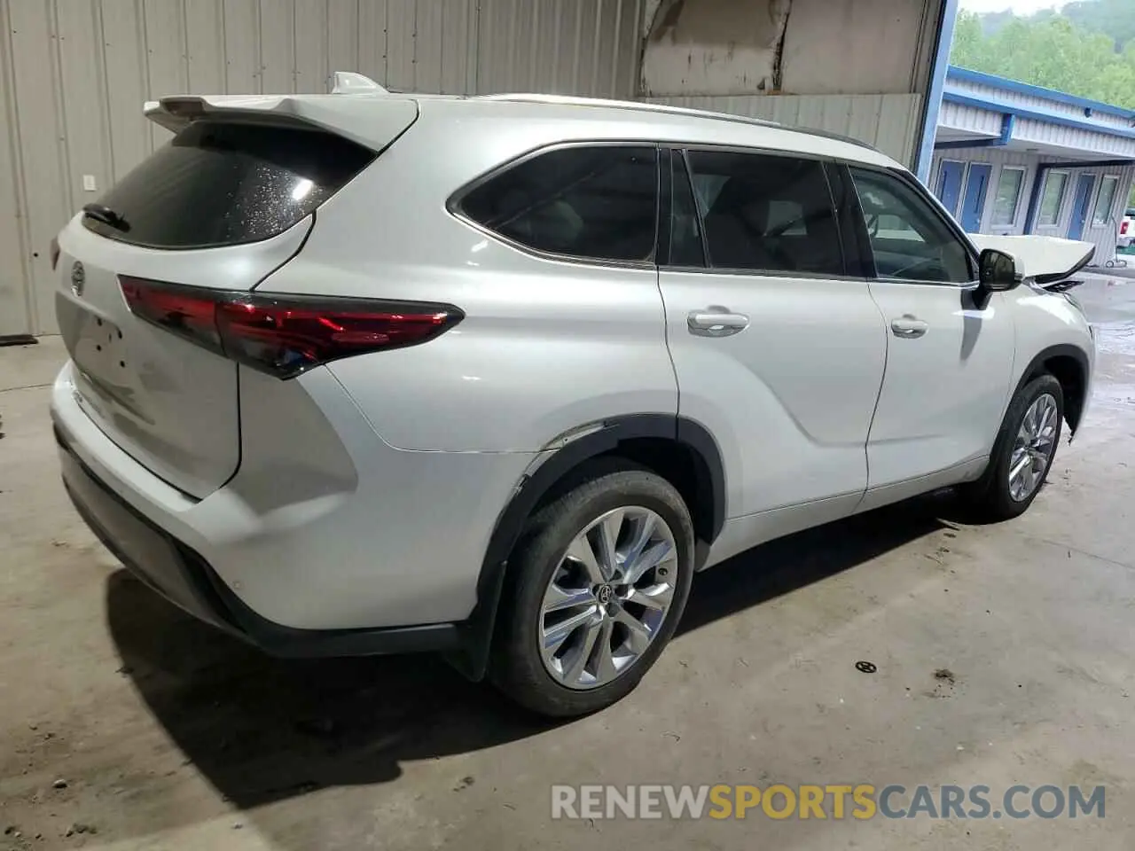 3 Photograph of a damaged car 5TDDZRBH2NS176972 TOYOTA HIGHLANDER 2022