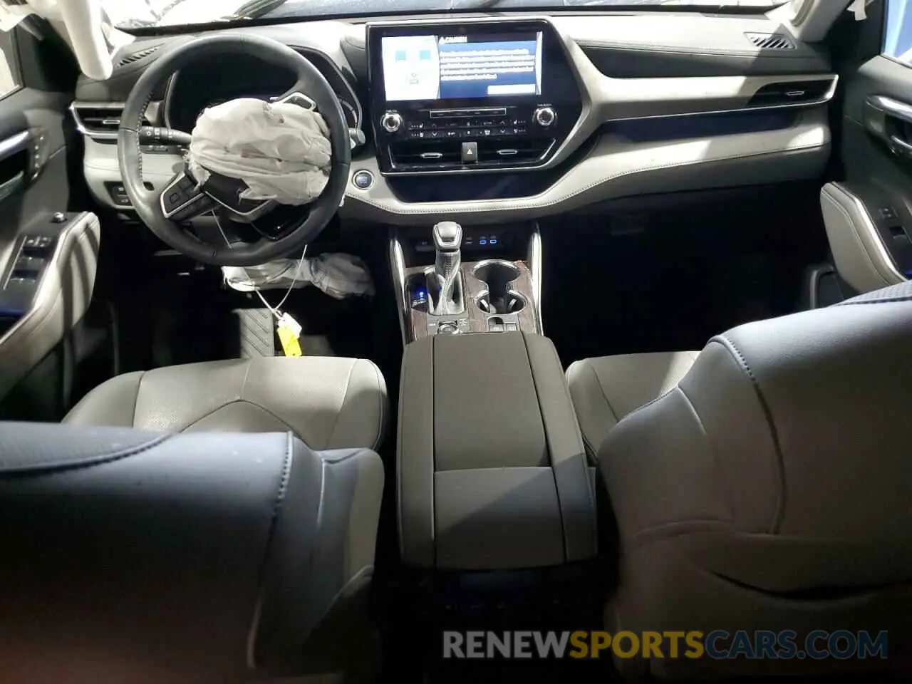 8 Photograph of a damaged car 5TDDZRBH2NS176972 TOYOTA HIGHLANDER 2022