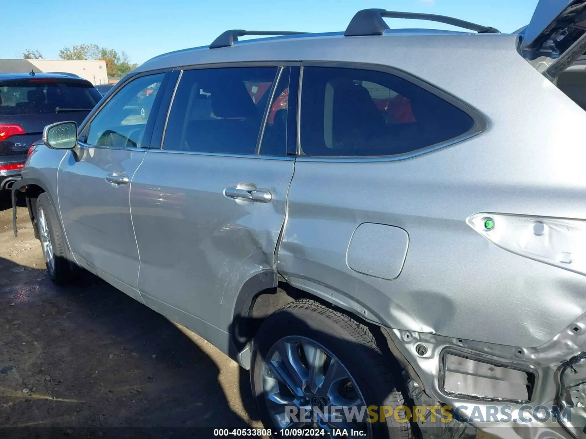 15 Photograph of a damaged car 5TDDZRBH2NS218590 TOYOTA HIGHLANDER 2022