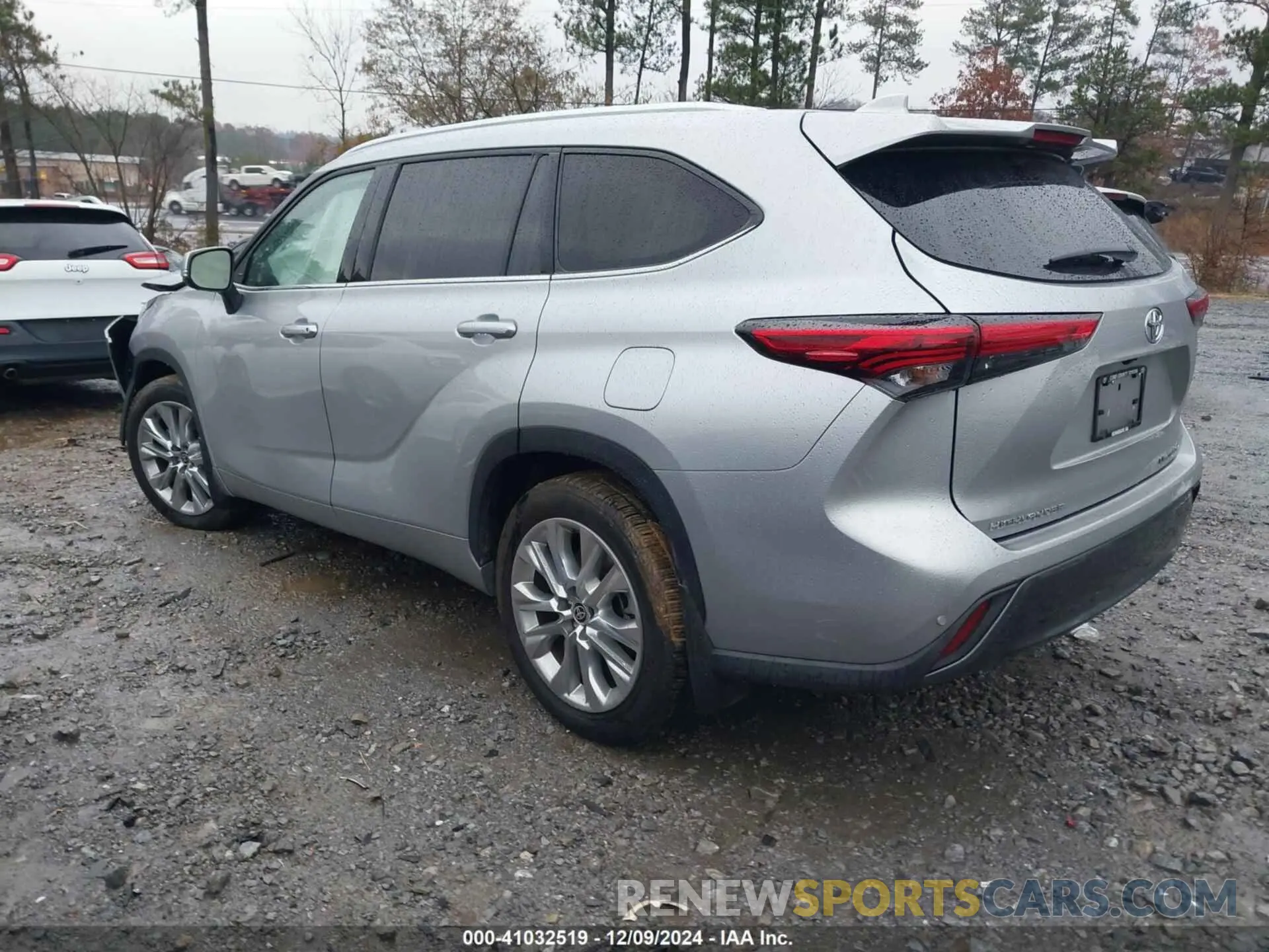 3 Photograph of a damaged car 5TDDZRBH6NS563668 TOYOTA HIGHLANDER 2022