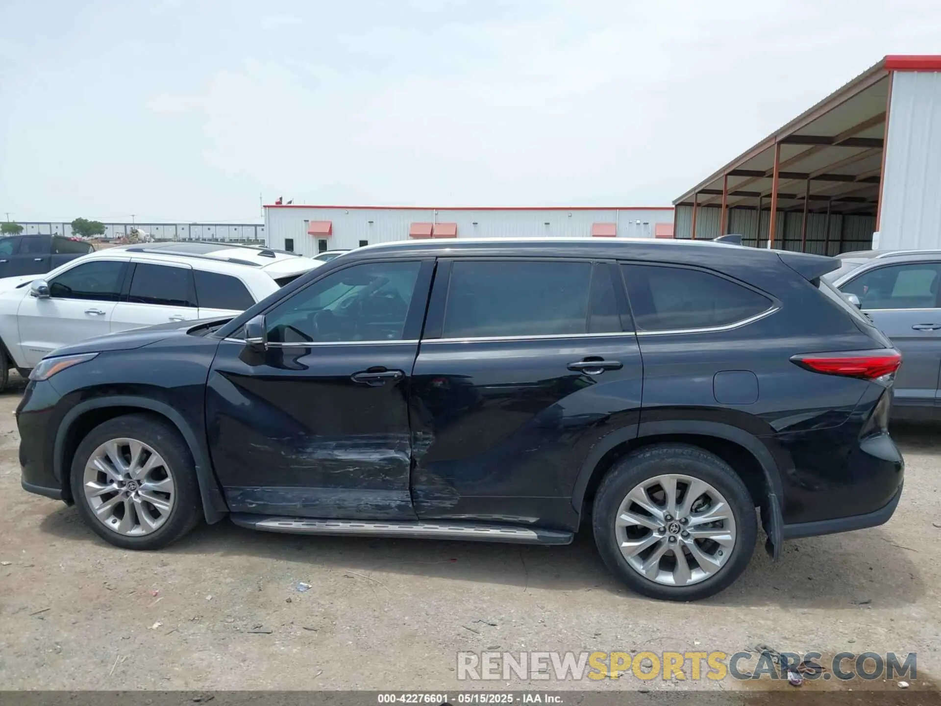 14 Photograph of a damaged car 5TDDZRBH7NS224241 TOYOTA HIGHLANDER 2022