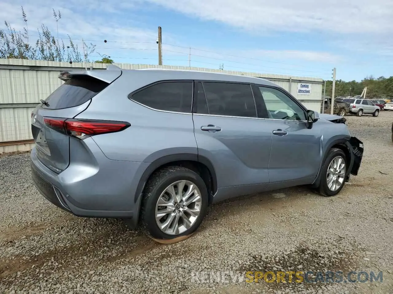 3 Photograph of a damaged car 5TDDZRBH8NS183652 TOYOTA HIGHLANDER 2022