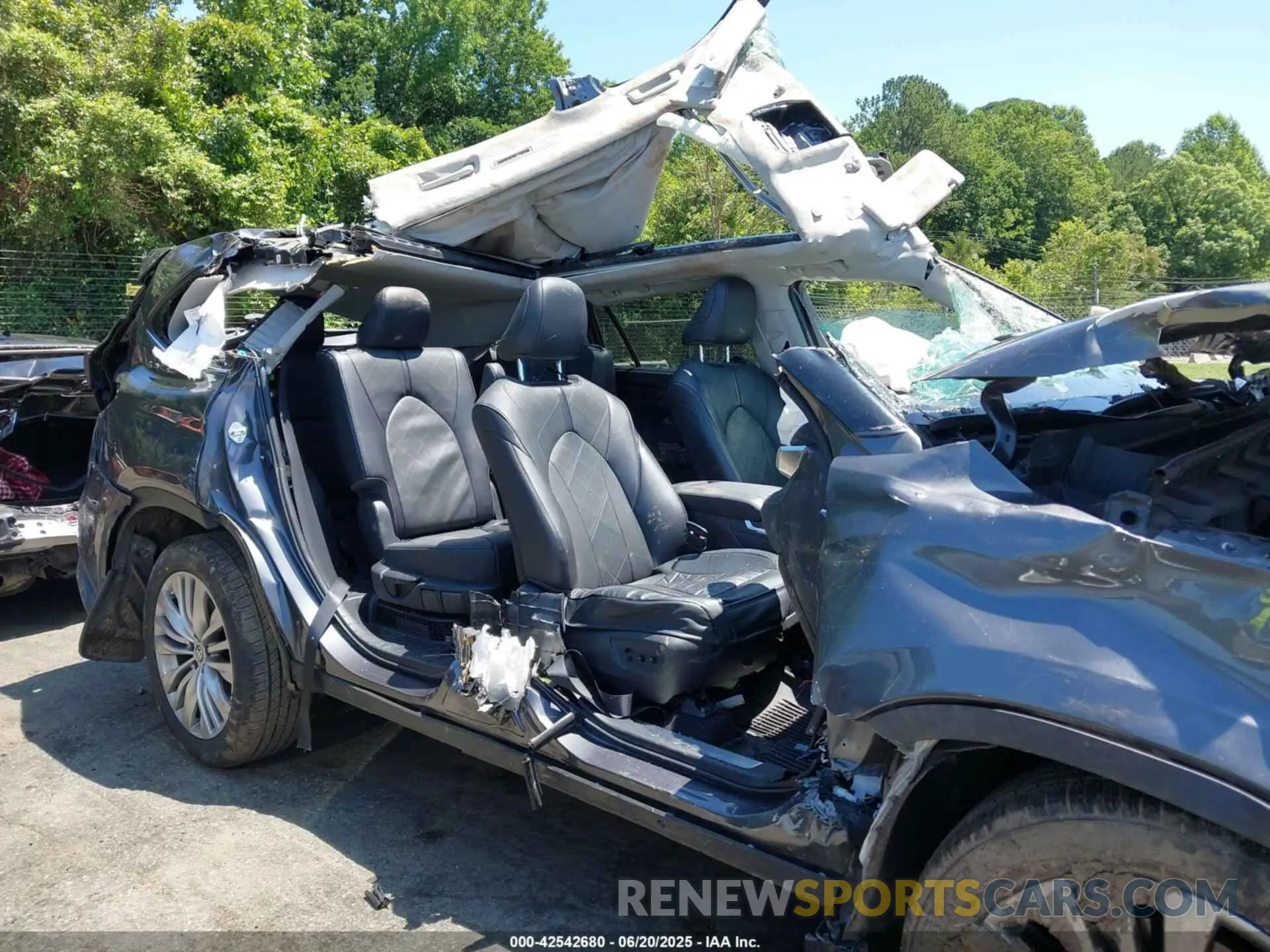 12 Photograph of a damaged car 5TDEBRCH0NS090356 TOYOTA HIGHLANDER 2022
