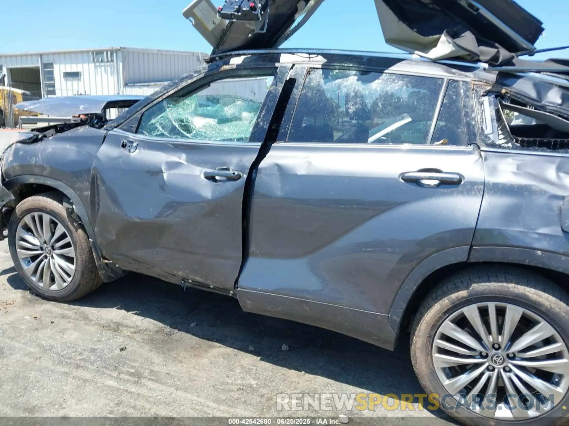 13 Photograph of a damaged car 5TDEBRCH0NS090356 TOYOTA HIGHLANDER 2022