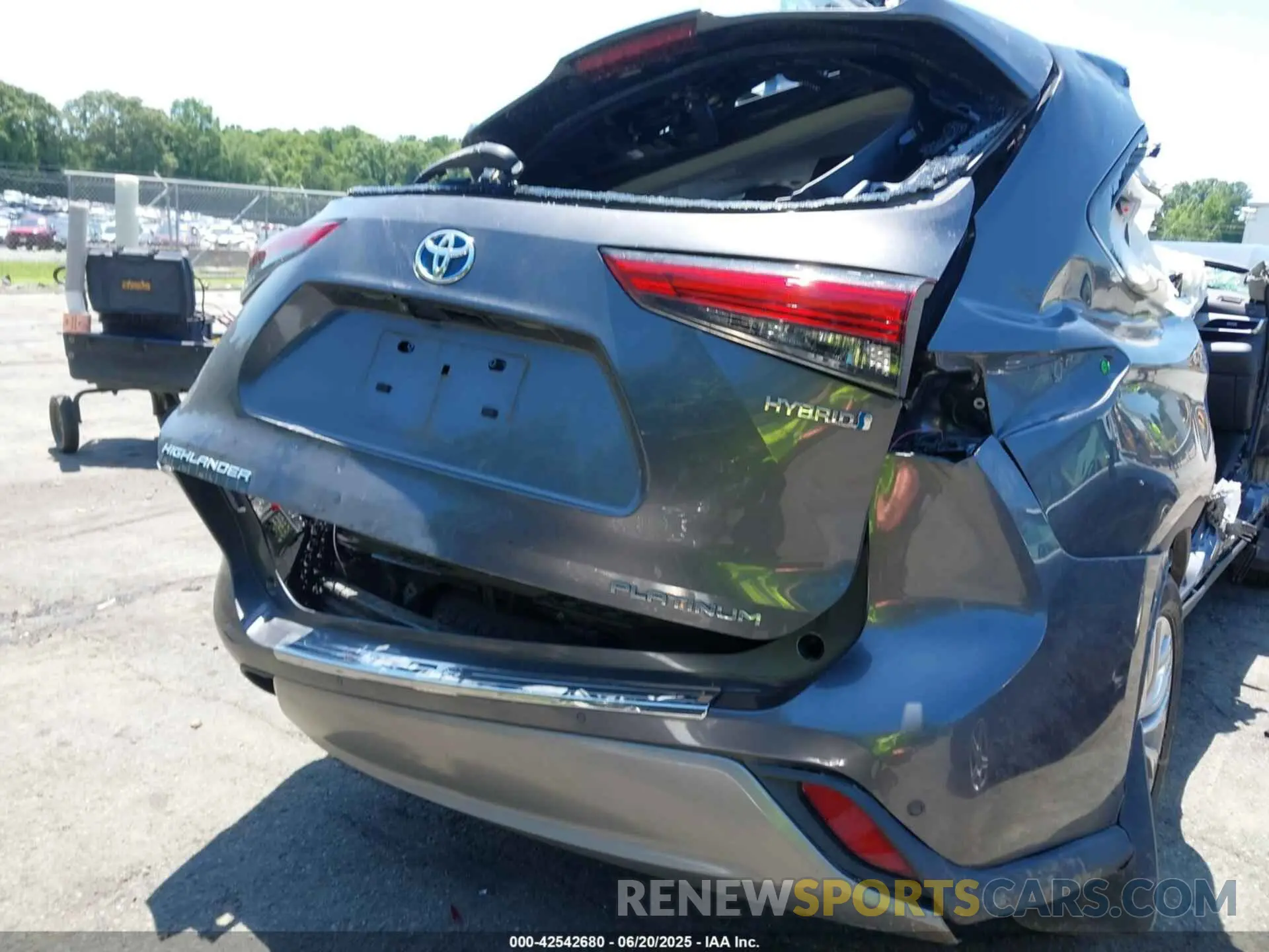 15 Photograph of a damaged car 5TDEBRCH0NS090356 TOYOTA HIGHLANDER 2022