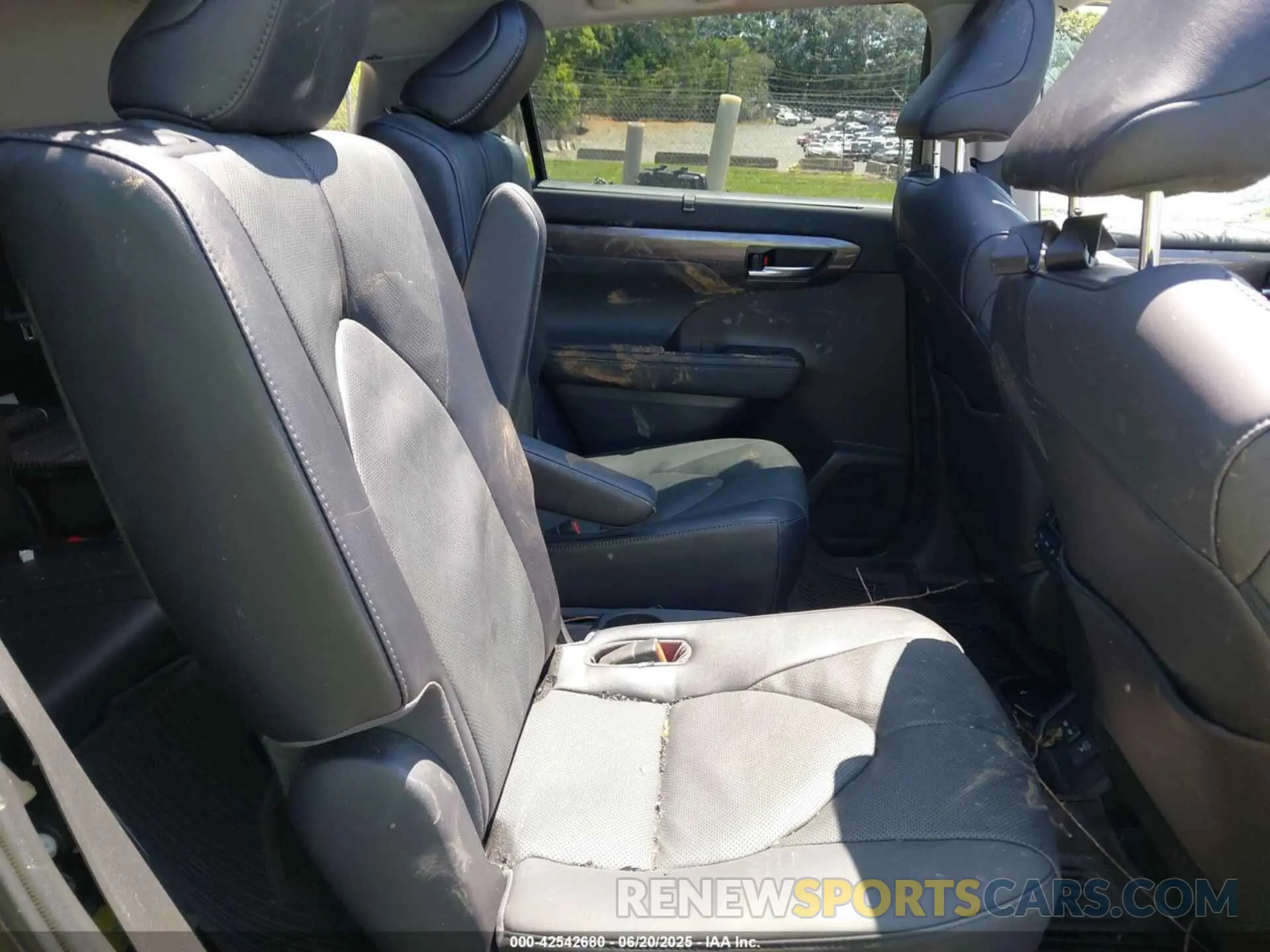 8 Photograph of a damaged car 5TDEBRCH0NS090356 TOYOTA HIGHLANDER 2022