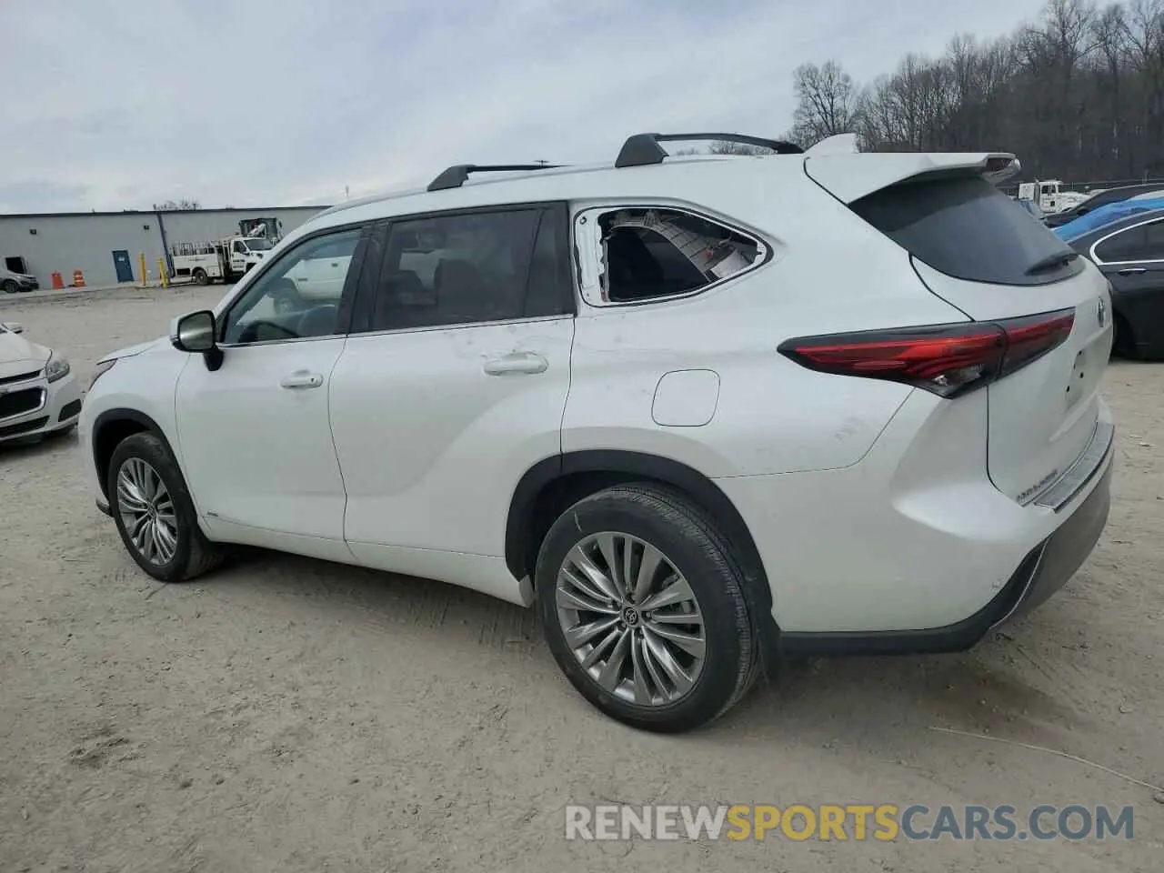 2 Photograph of a damaged car 5TDEBRCH6NS088269 TOYOTA HIGHLANDER 2022