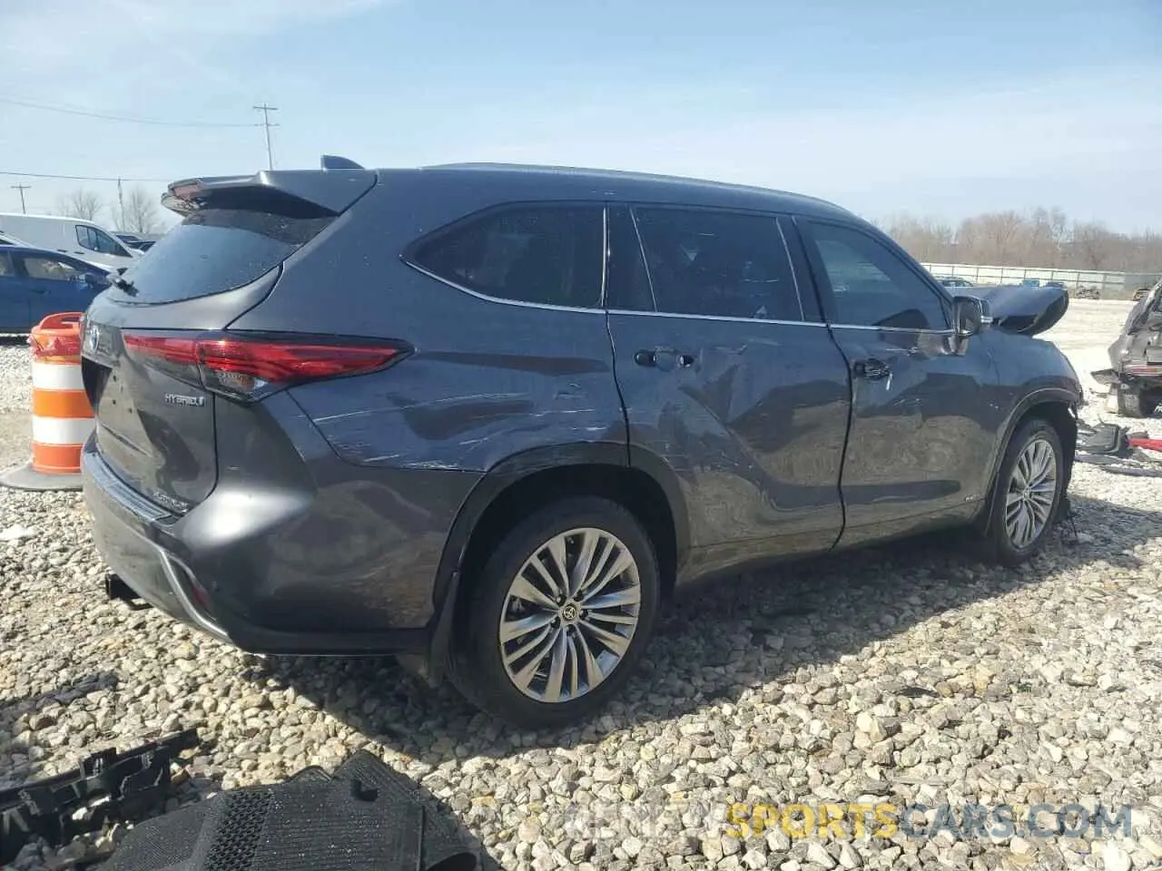 3 Photograph of a damaged car 5TDEBRCH7NS089088 TOYOTA HIGHLANDER 2022