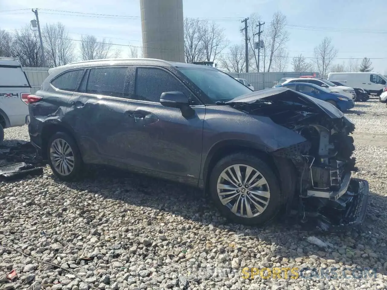 4 Photograph of a damaged car 5TDEBRCH7NS089088 TOYOTA HIGHLANDER 2022