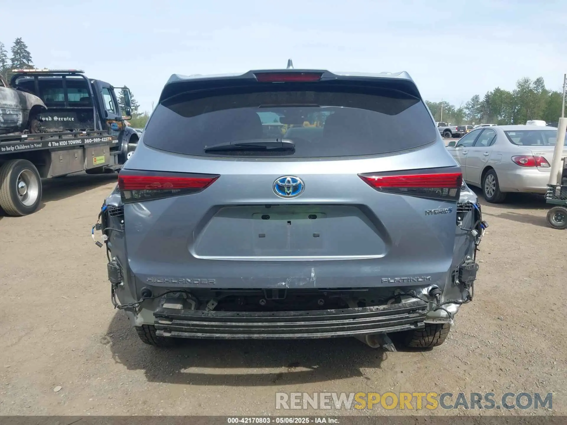 17 Photograph of a damaged car 5TDEBRCH7NS098017 TOYOTA HIGHLANDER 2022