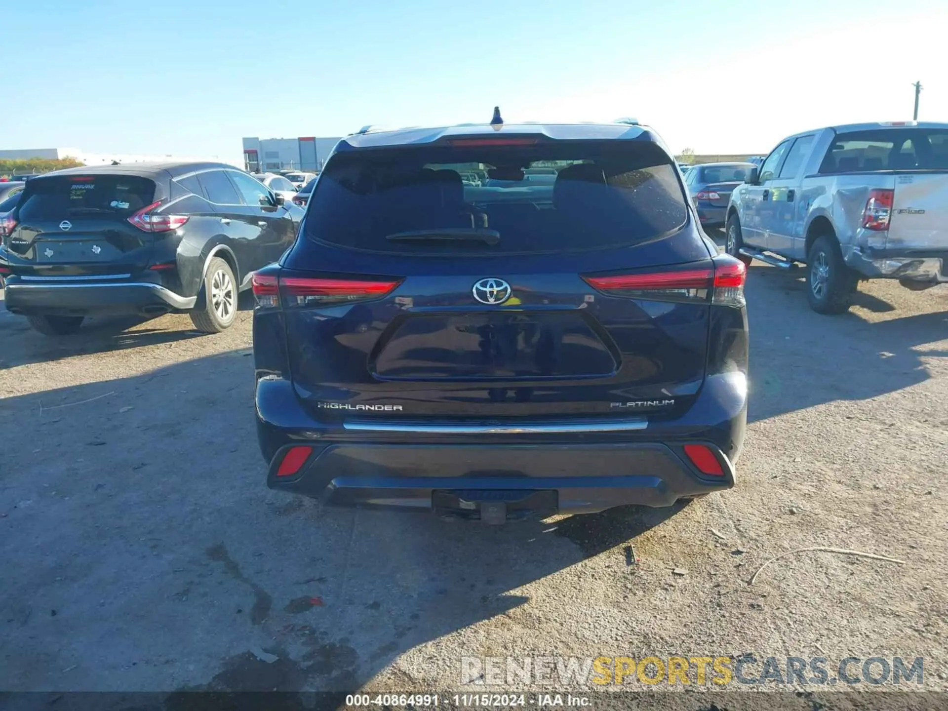 17 Photograph of a damaged car 5TDFZRAH1NS121603 TOYOTA HIGHLANDER 2022