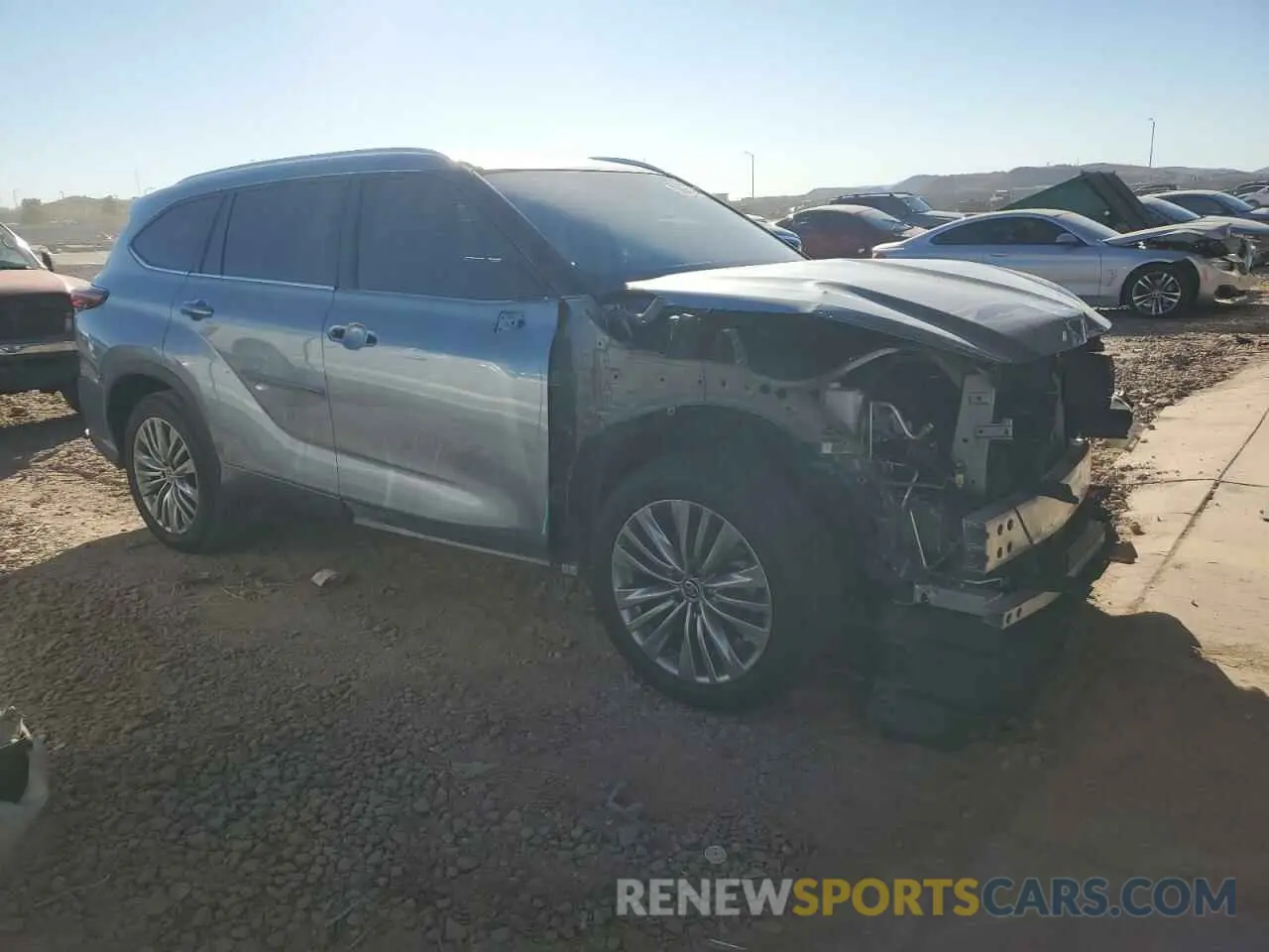 4 Photograph of a damaged car 5TDFZRAH5NS117408 TOYOTA HIGHLANDER 2022