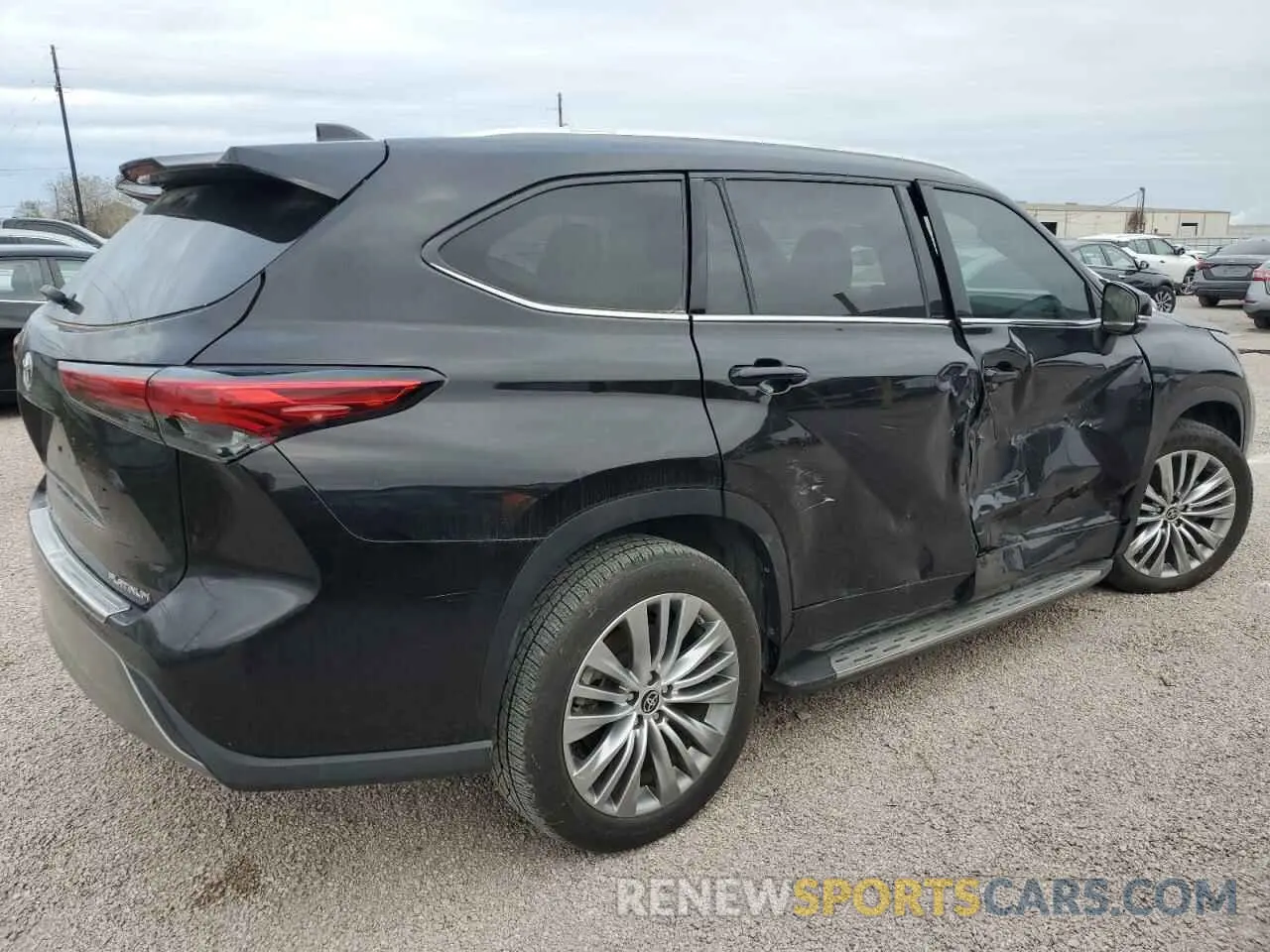 3 Photograph of a damaged car 5TDFZRAH7NS126837 TOYOTA HIGHLANDER 2022