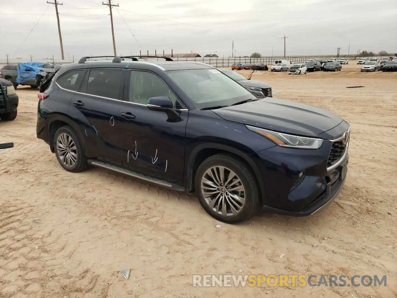 4 Photograph of a damaged car 5TDFZRAH9NS099530 TOYOTA HIGHLANDER 2022