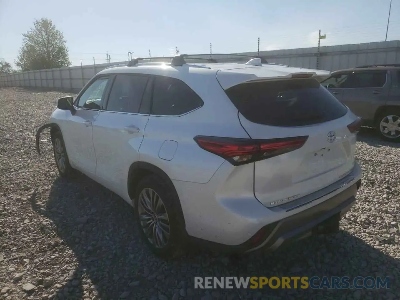 3 Photograph of a damaged car 5TDFZRBH0NS177191 TOYOTA HIGHLANDER 2022