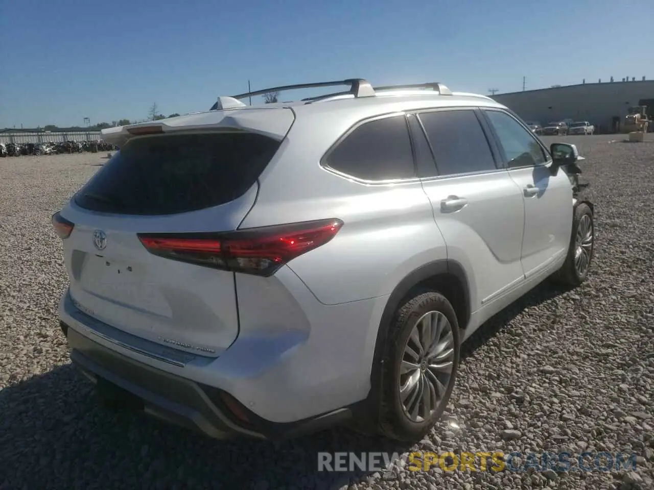 4 Photograph of a damaged car 5TDFZRBH0NS177191 TOYOTA HIGHLANDER 2022