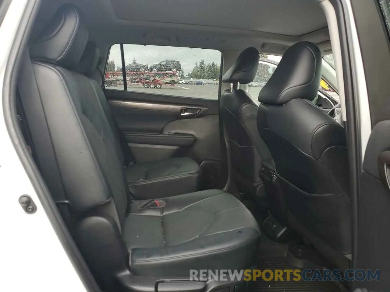 11 Photograph of a damaged car 5TDFZRBH3NS235519 TOYOTA HIGHLANDER 2022