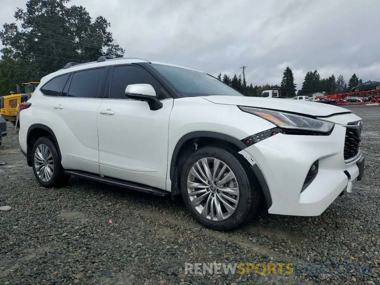 4 Photograph of a damaged car 5TDFZRBH3NS235519 TOYOTA HIGHLANDER 2022