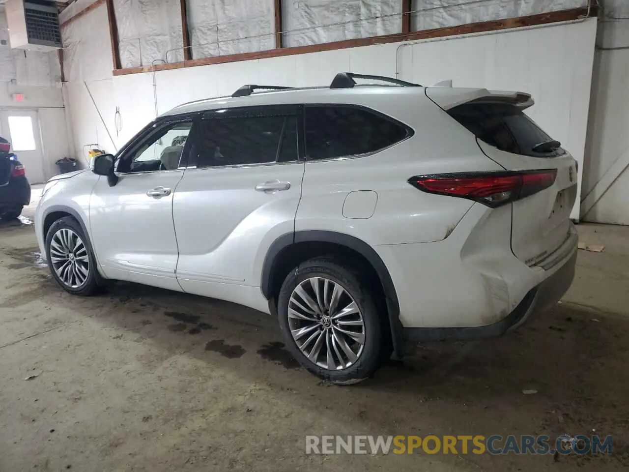 2 Photograph of a damaged car 5TDFZRBH5NS161441 TOYOTA HIGHLANDER 2022
