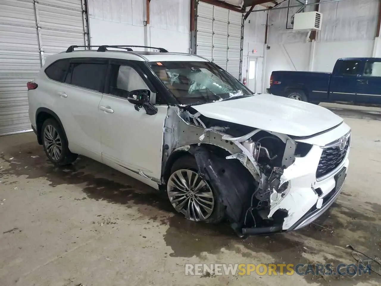 4 Photograph of a damaged car 5TDFZRBH5NS161441 TOYOTA HIGHLANDER 2022