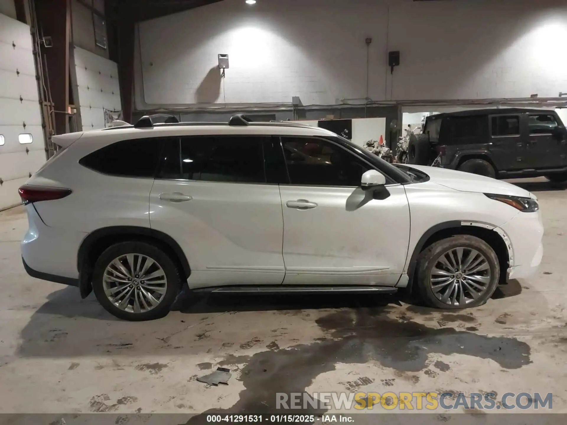 14 Photograph of a damaged car 5TDFZRBH6NS192150 TOYOTA HIGHLANDER 2022