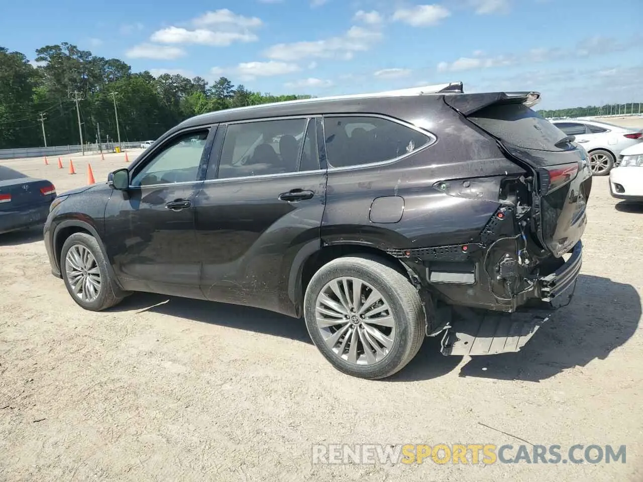 2 Photograph of a damaged car 5TDFZRBH8NS183062 TOYOTA HIGHLANDER 2022
