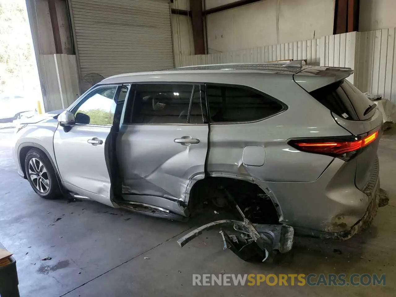 2 Photograph of a damaged car 5TDGARAH1NS012960 TOYOTA HIGHLANDER 2022