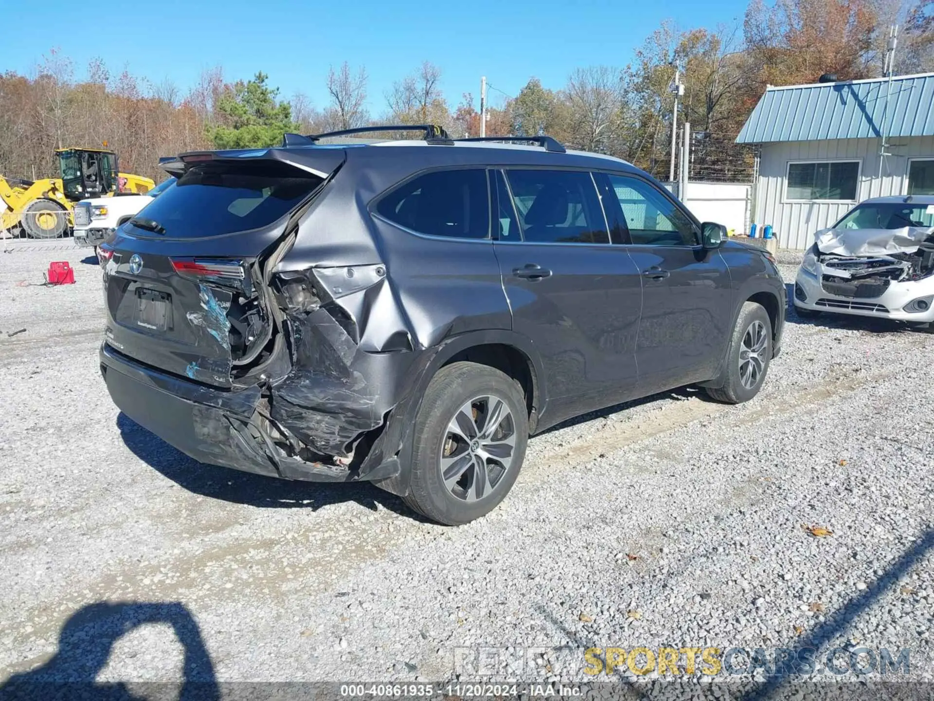 4 Photograph of a damaged car 5TDGARAH7NS512153 TOYOTA HIGHLANDER 2022