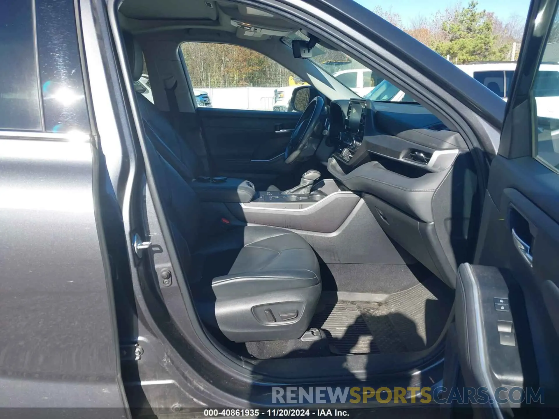 5 Photograph of a damaged car 5TDGARAH7NS512153 TOYOTA HIGHLANDER 2022