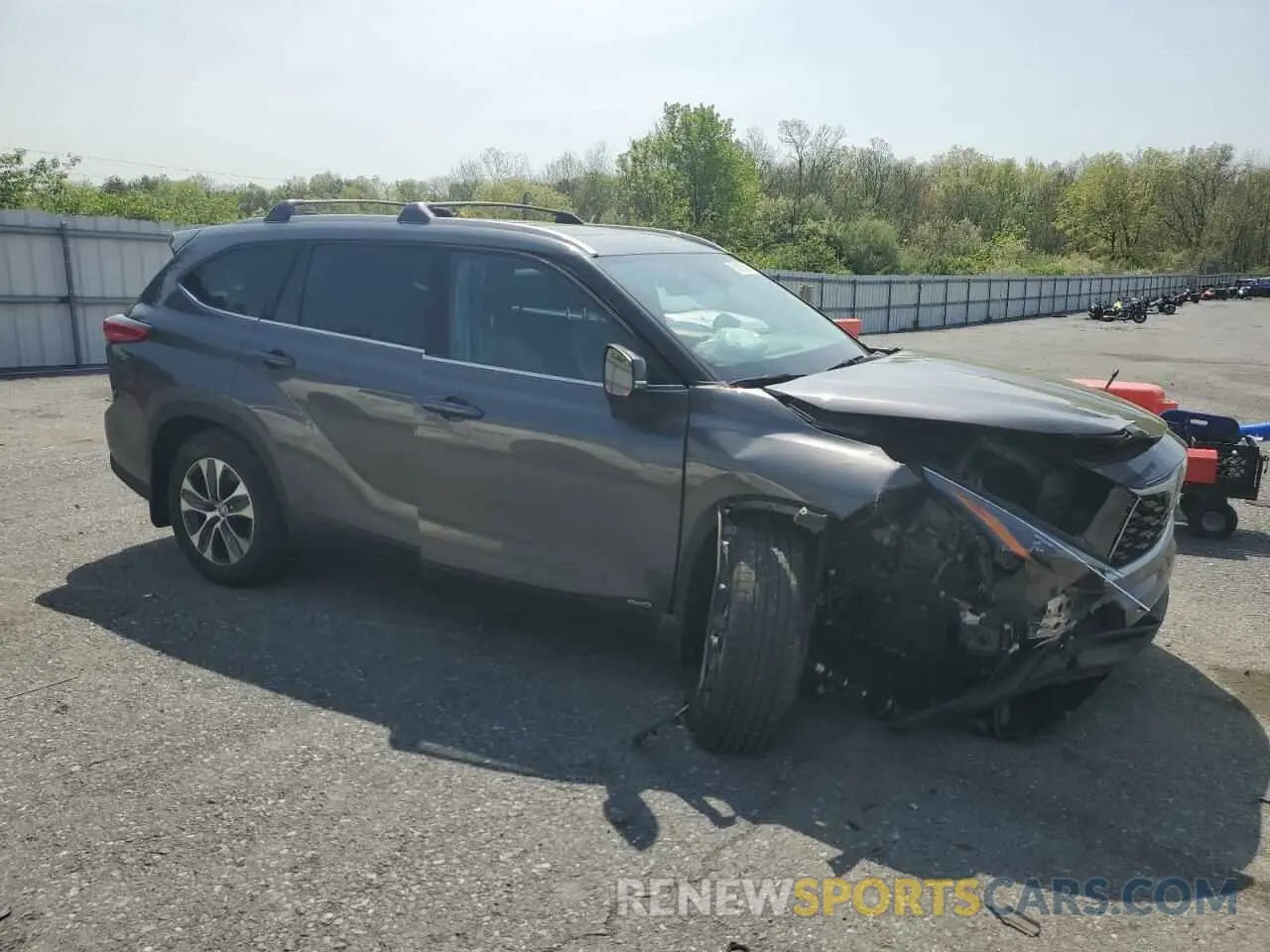 4 Photograph of a damaged car 5TDGBRCH0NS547806 TOYOTA HIGHLANDER 2022