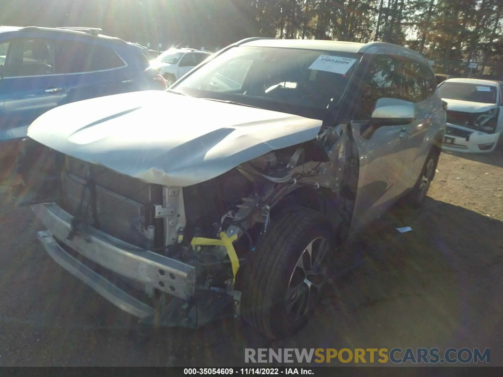 2 Photograph of a damaged car 5TDGBRCH1NS543196 TOYOTA HIGHLANDER 2022
