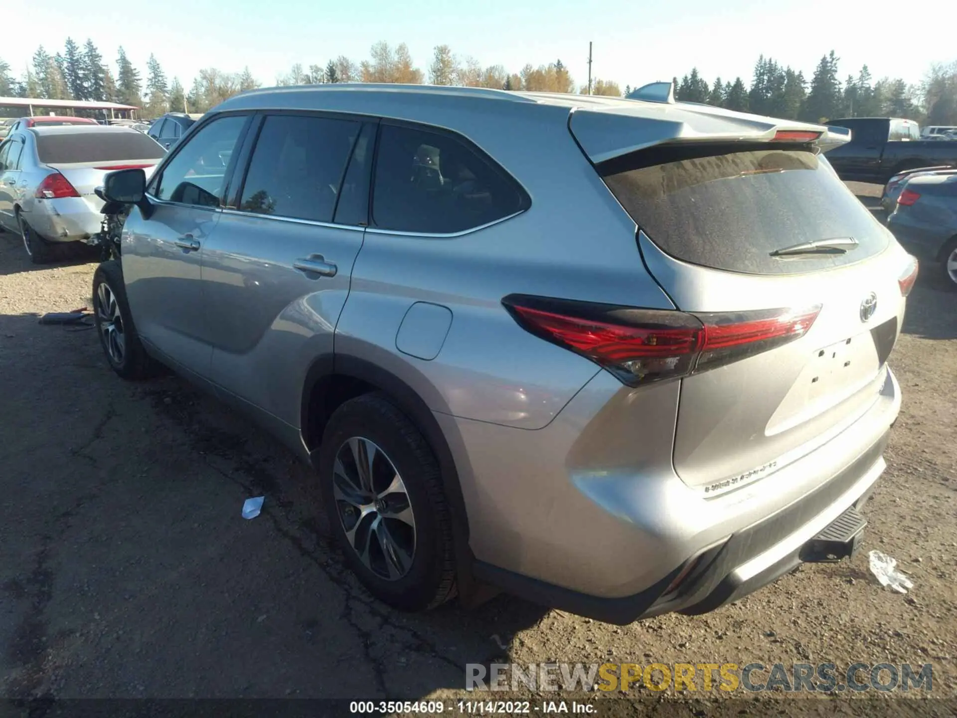 3 Photograph of a damaged car 5TDGBRCH1NS543196 TOYOTA HIGHLANDER 2022