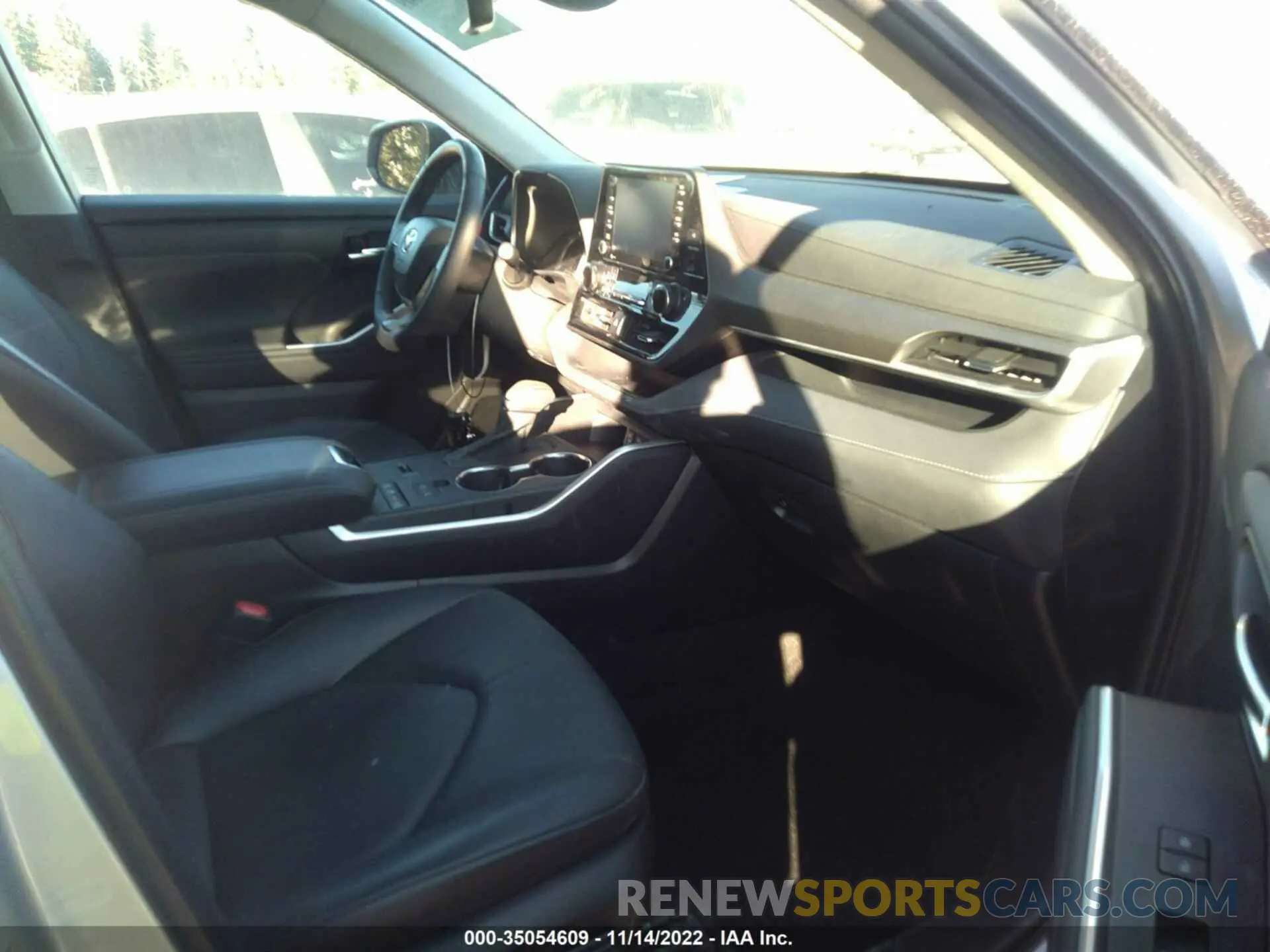 5 Photograph of a damaged car 5TDGBRCH1NS543196 TOYOTA HIGHLANDER 2022