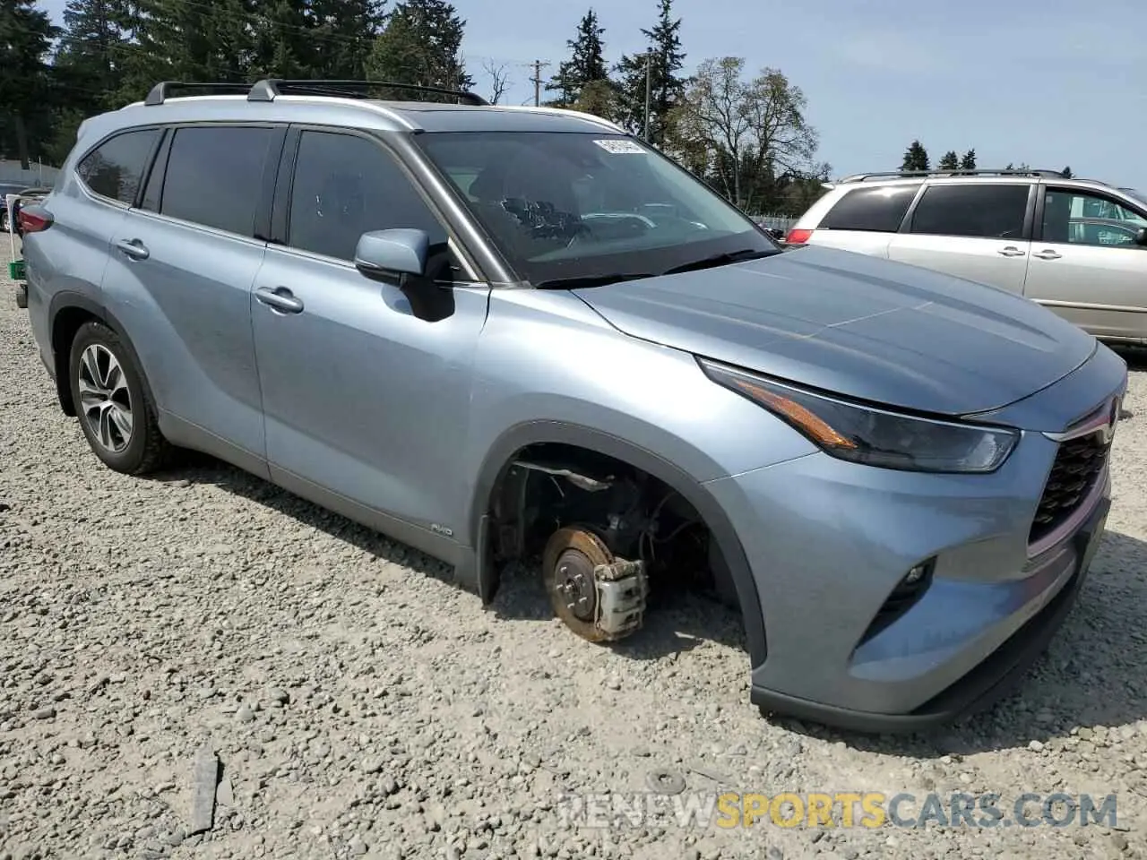 4 Photograph of a damaged car 5TDGBRCH2NS093333 TOYOTA HIGHLANDER 2022