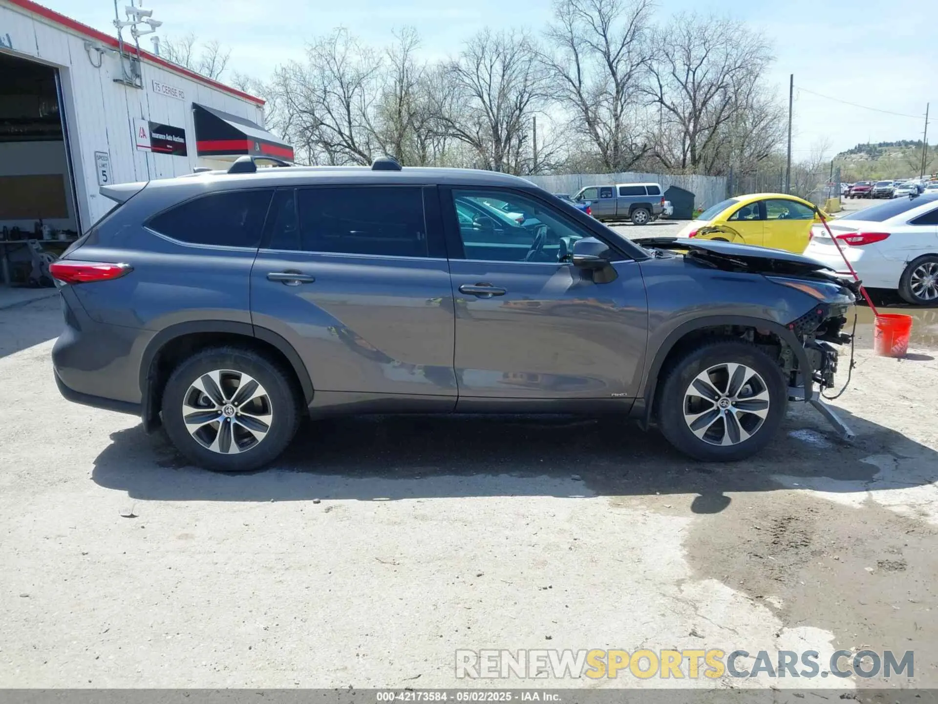 13 Photograph of a damaged car 5TDGBRCH4NS545203 TOYOTA HIGHLANDER 2022