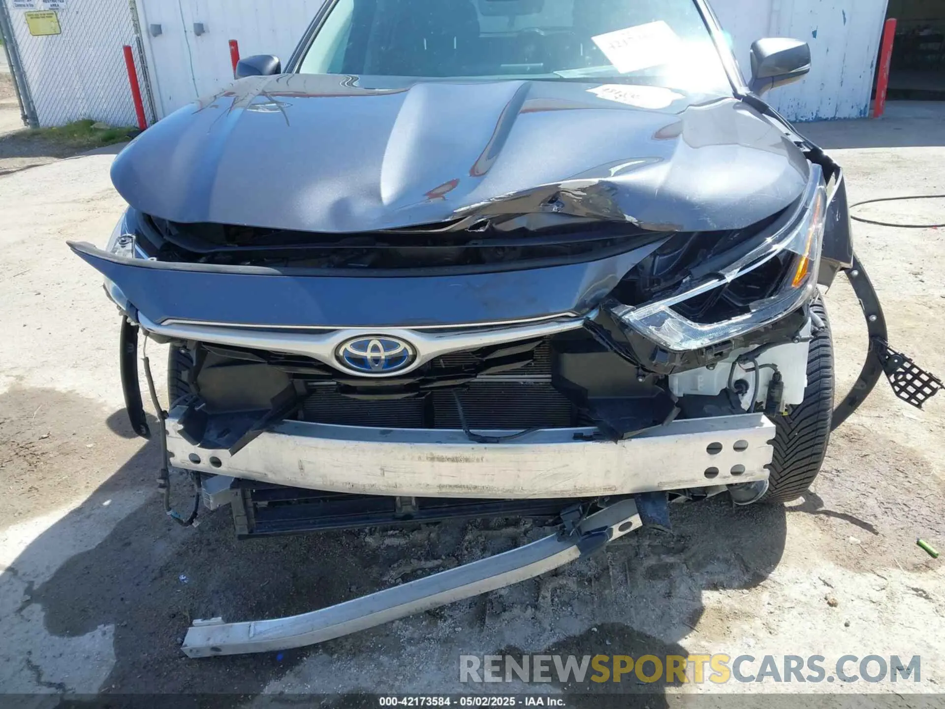 17 Photograph of a damaged car 5TDGBRCH4NS545203 TOYOTA HIGHLANDER 2022