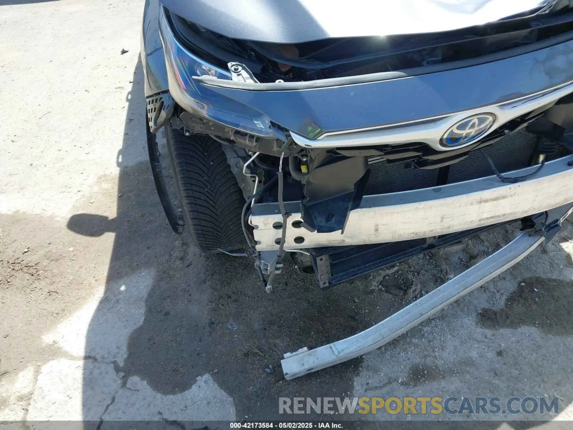 18 Photograph of a damaged car 5TDGBRCH4NS545203 TOYOTA HIGHLANDER 2022