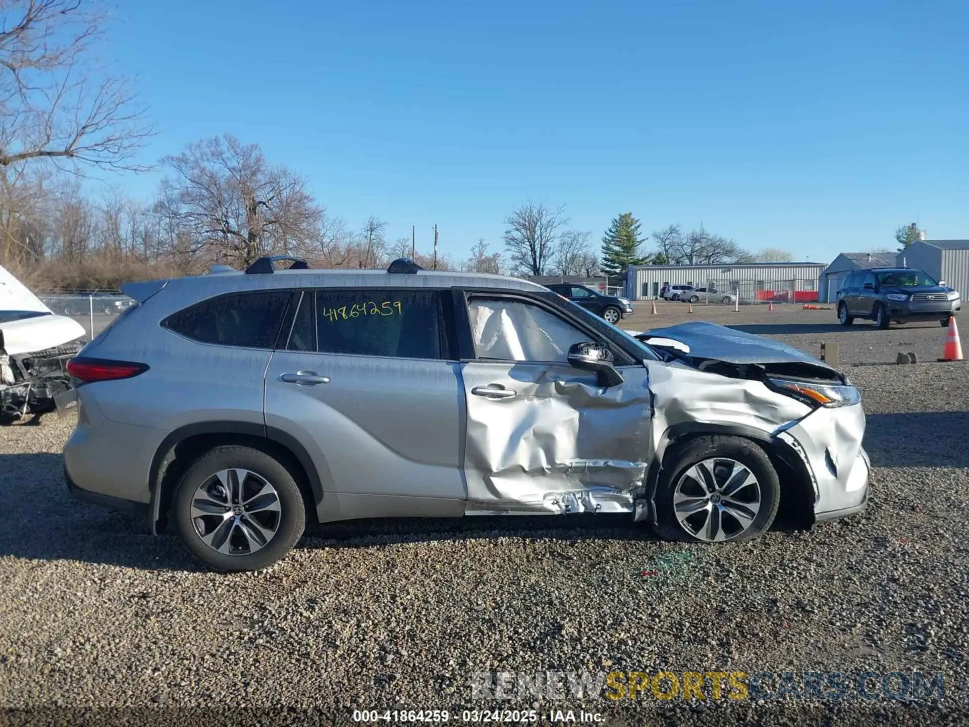 13 Photograph of a damaged car 5TDGBRCH4NS561319 TOYOTA HIGHLANDER 2022
