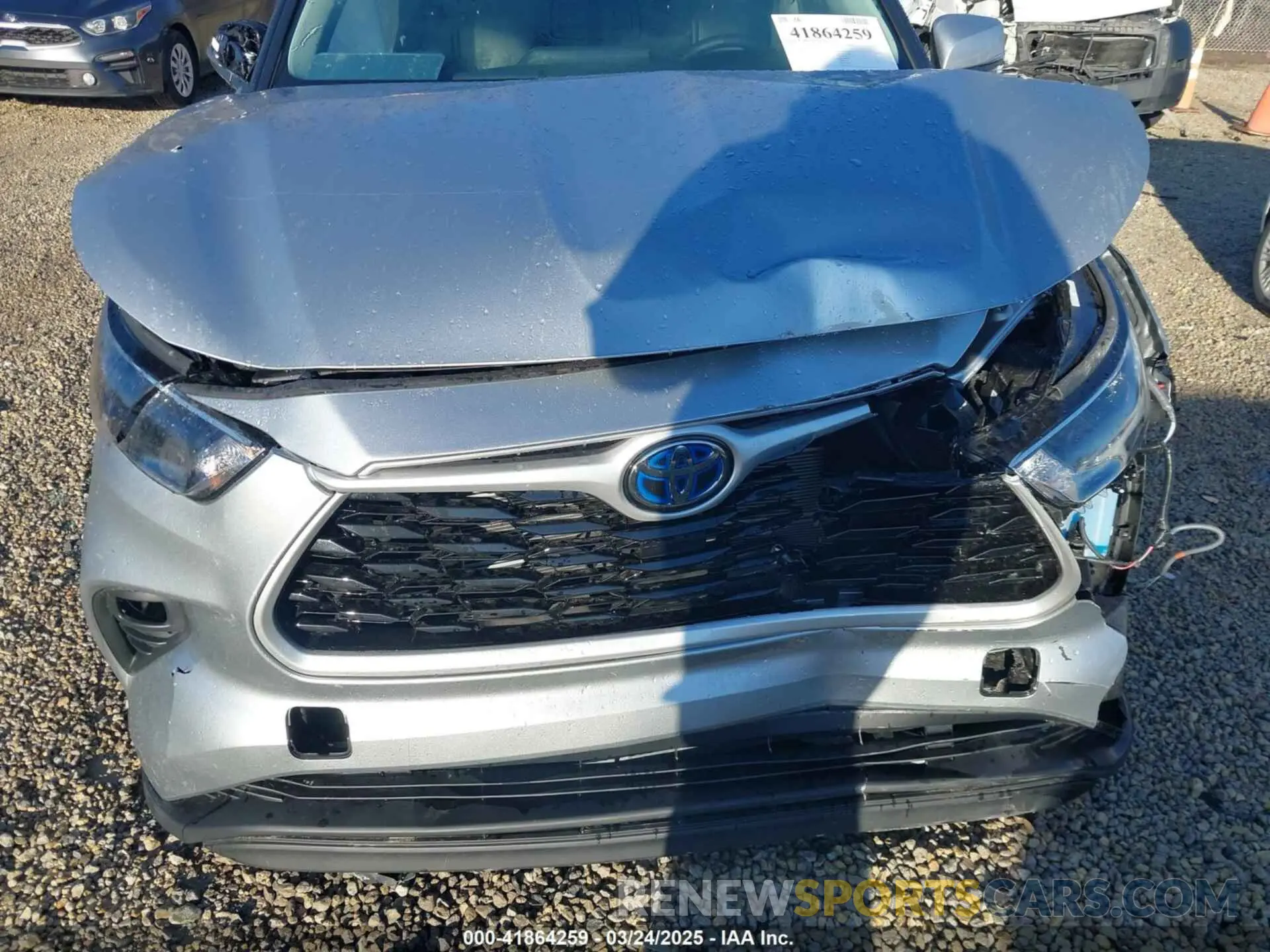 17 Photograph of a damaged car 5TDGBRCH4NS561319 TOYOTA HIGHLANDER 2022