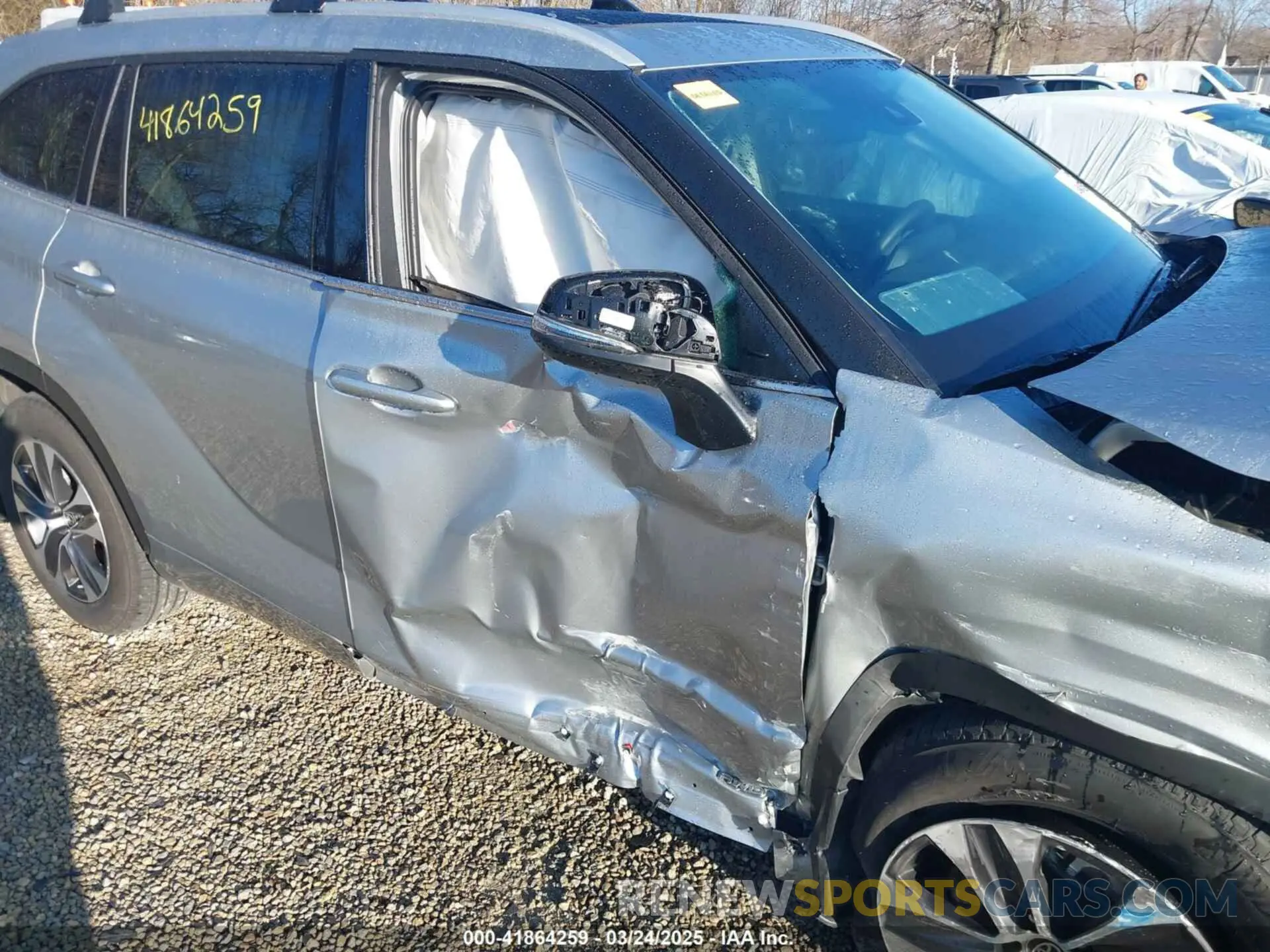 19 Photograph of a damaged car 5TDGBRCH4NS561319 TOYOTA HIGHLANDER 2022