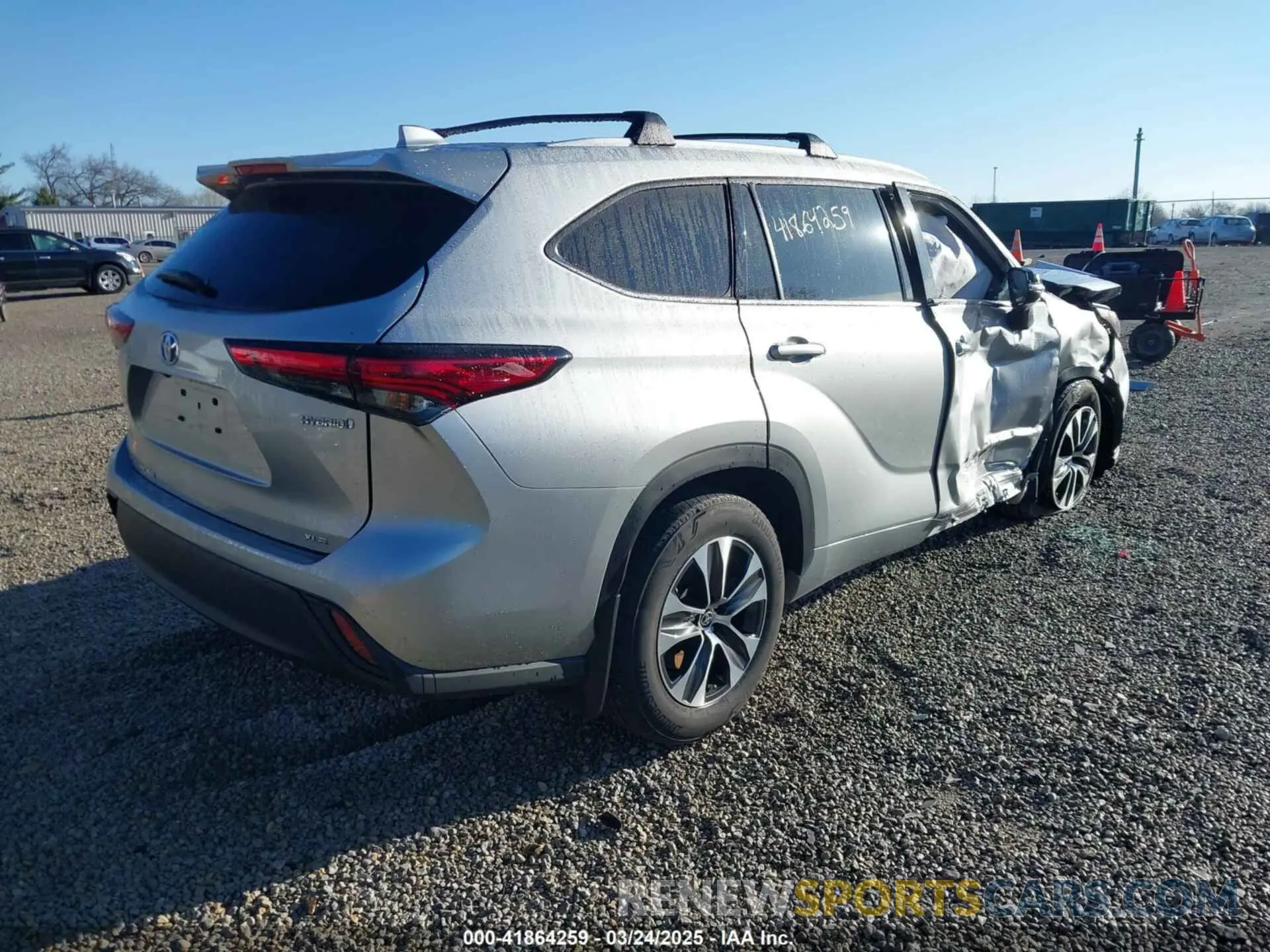 4 Photograph of a damaged car 5TDGBRCH4NS561319 TOYOTA HIGHLANDER 2022