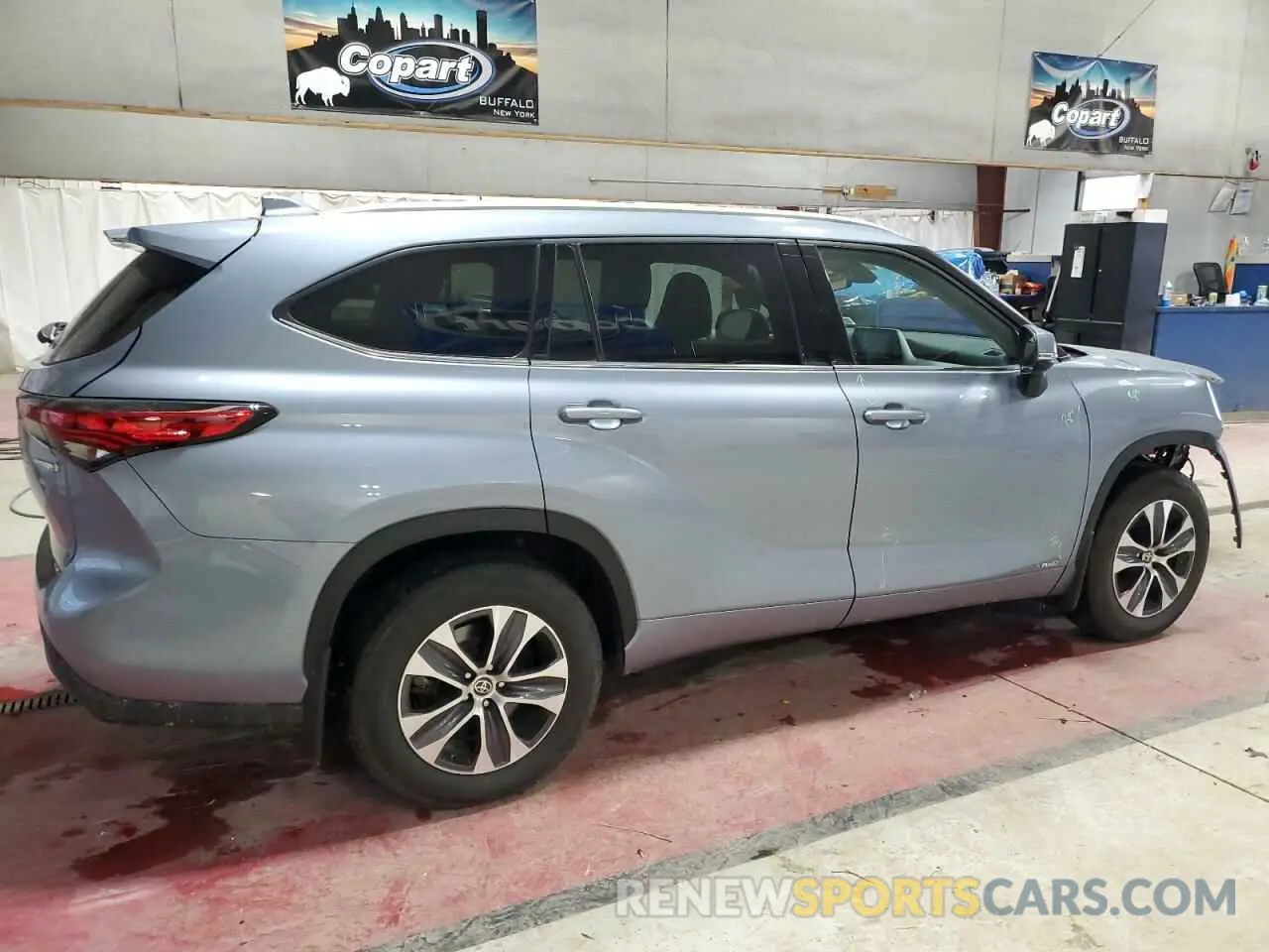 3 Photograph of a damaged car 5TDGBRCH5NS073027 TOYOTA HIGHLANDER 2022