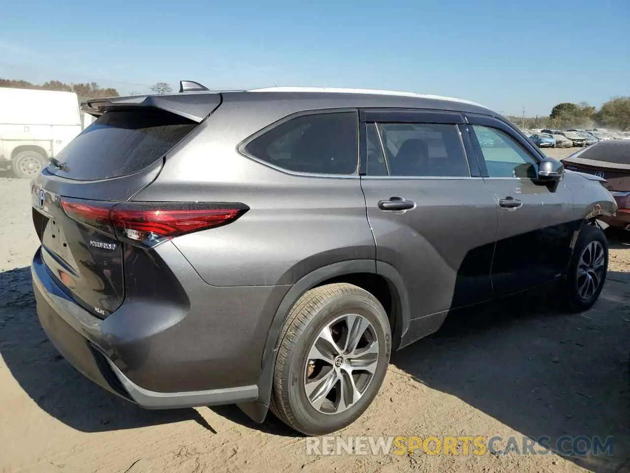 3 Photograph of a damaged car 5TDGBRCH5NS549213 TOYOTA HIGHLANDER 2022