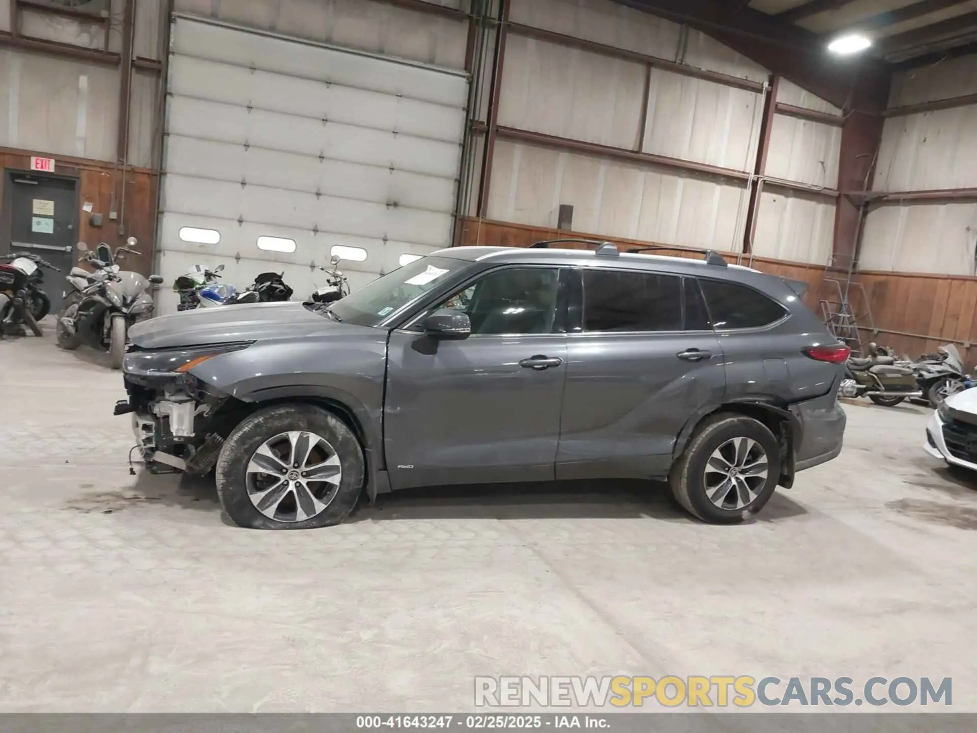 15 Photograph of a damaged car 5TDGBRCH8NS554017 TOYOTA HIGHLANDER 2022