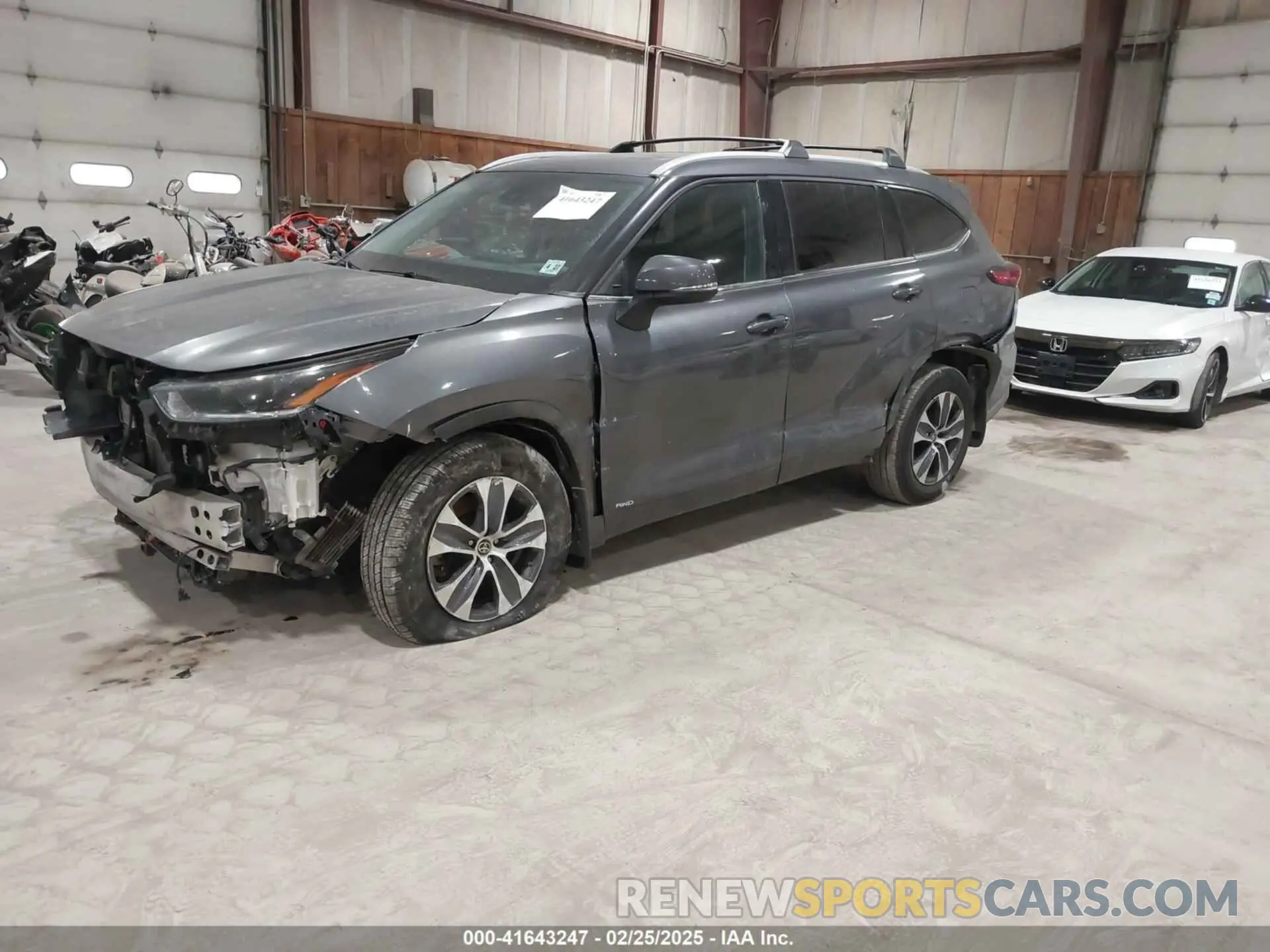 2 Photograph of a damaged car 5TDGBRCH8NS554017 TOYOTA HIGHLANDER 2022