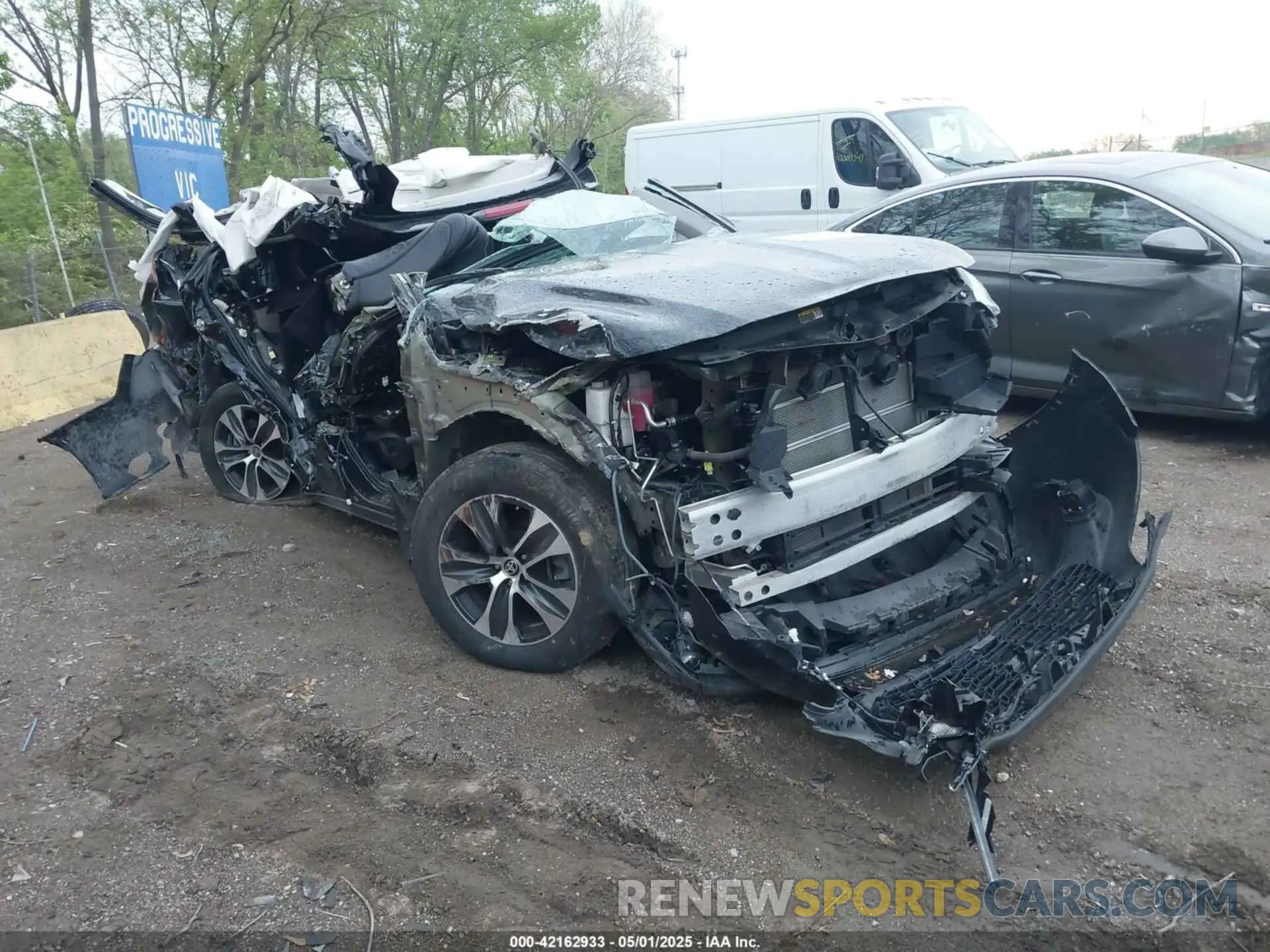 1 Photograph of a damaged car 5TDGBRCH9NS542488 TOYOTA HIGHLANDER 2022