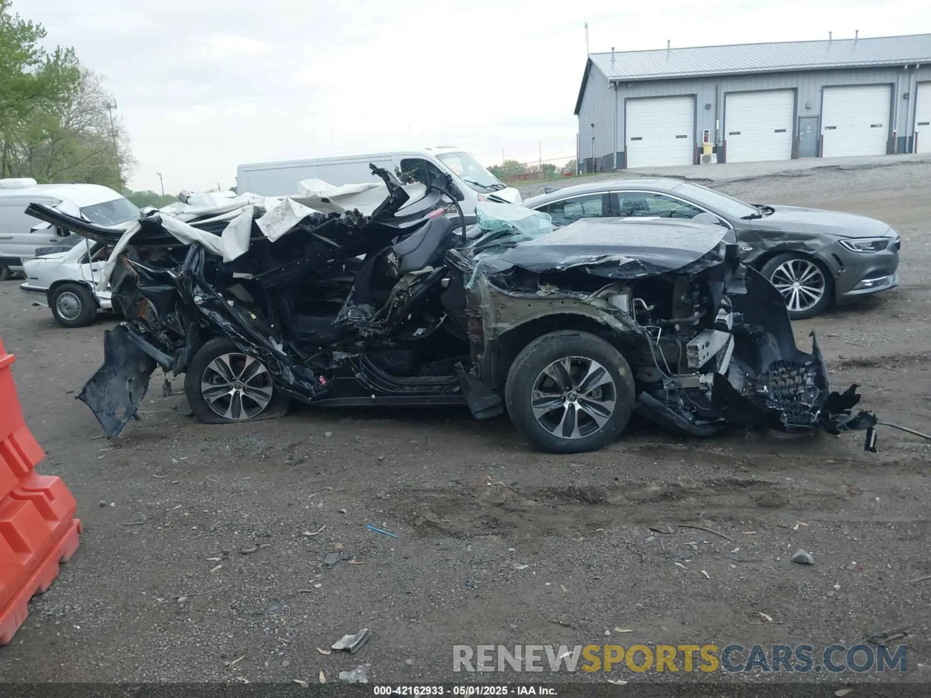 13 Photograph of a damaged car 5TDGBRCH9NS542488 TOYOTA HIGHLANDER 2022