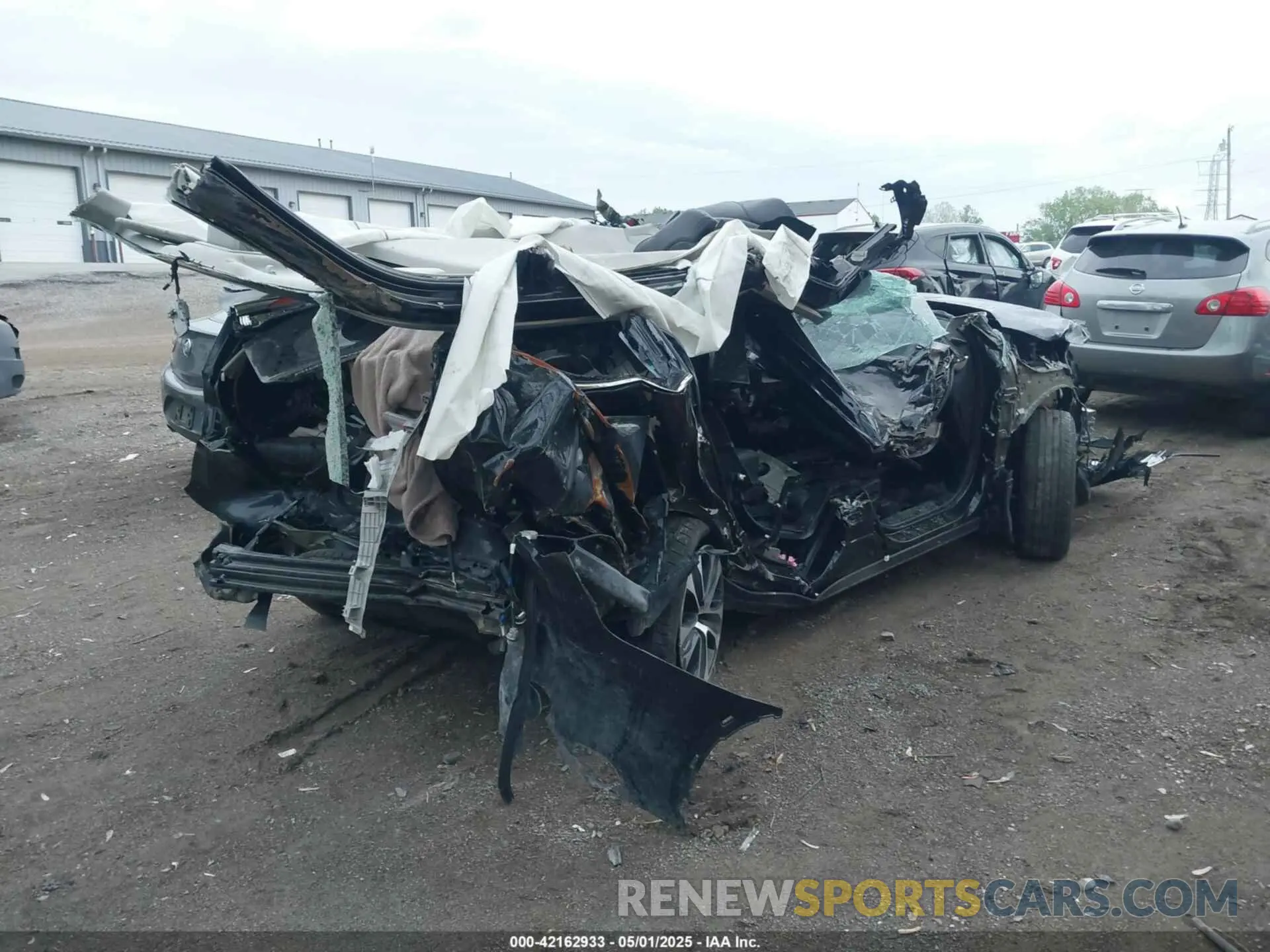 4 Photograph of a damaged car 5TDGBRCH9NS542488 TOYOTA HIGHLANDER 2022