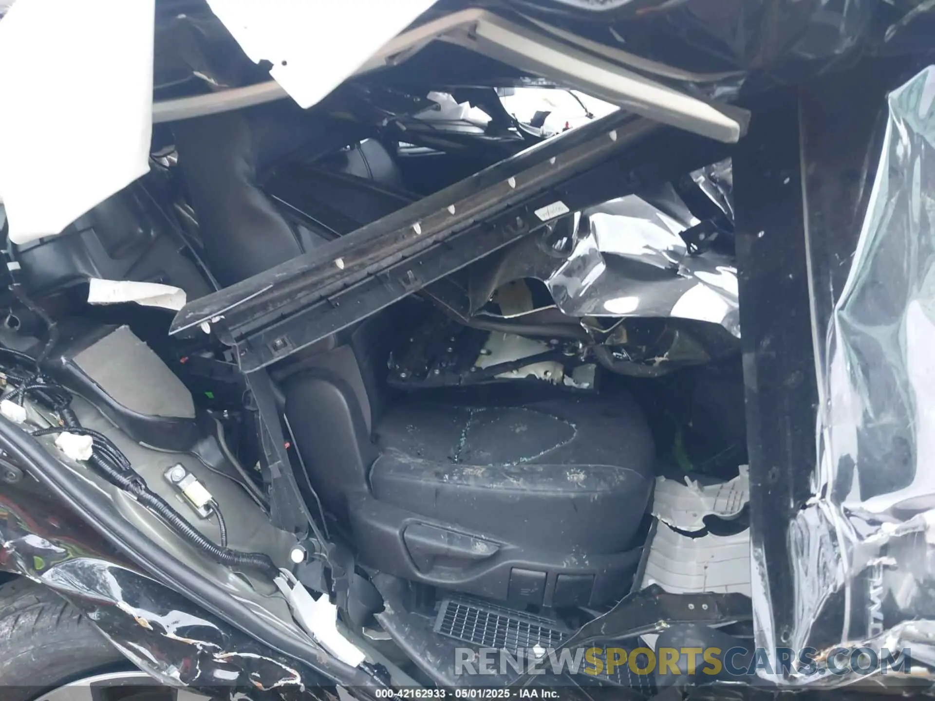 8 Photograph of a damaged car 5TDGBRCH9NS542488 TOYOTA HIGHLANDER 2022