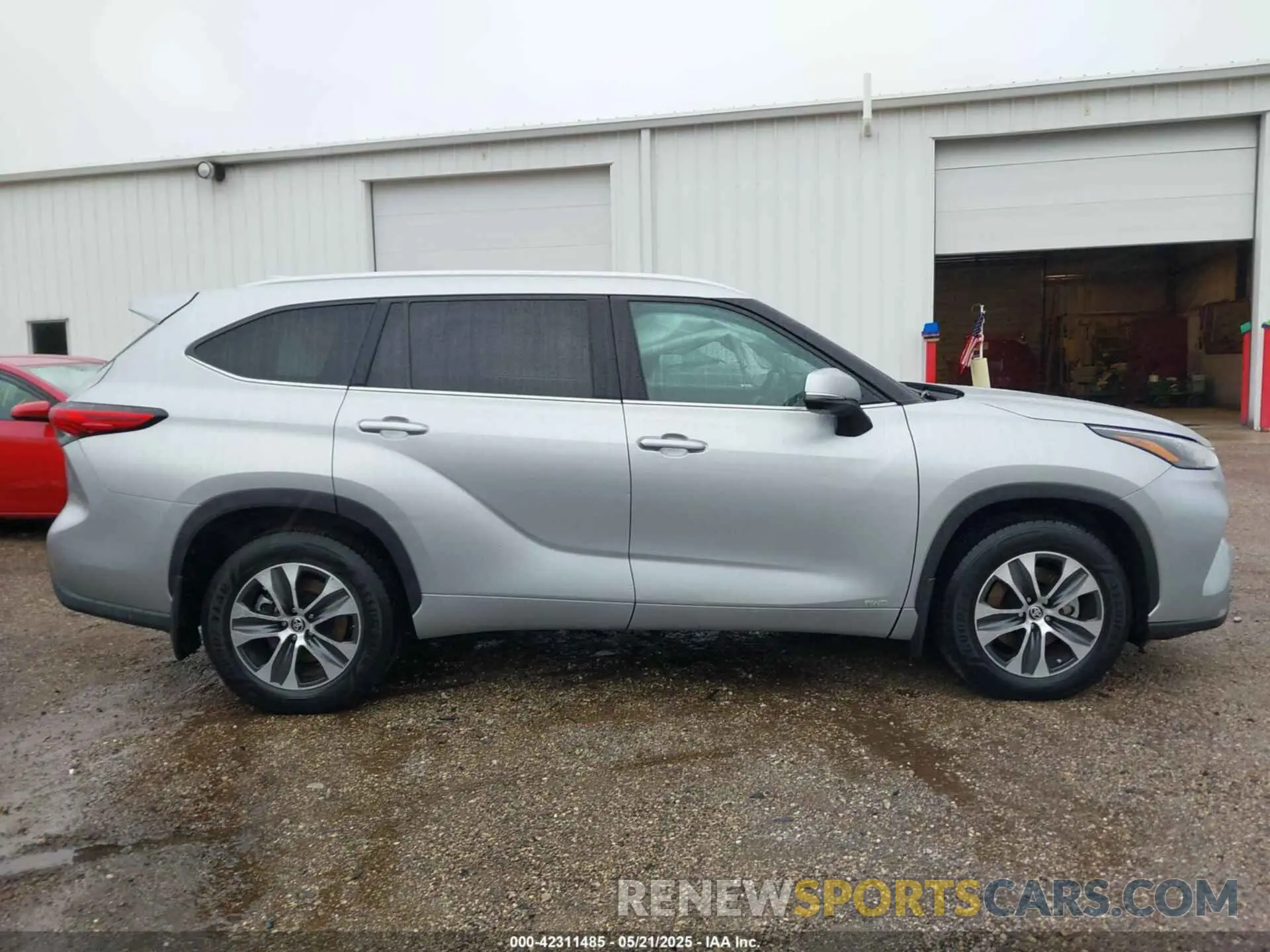 14 Photograph of a damaged car 5TDGBRCH9NS545990 TOYOTA HIGHLANDER 2022